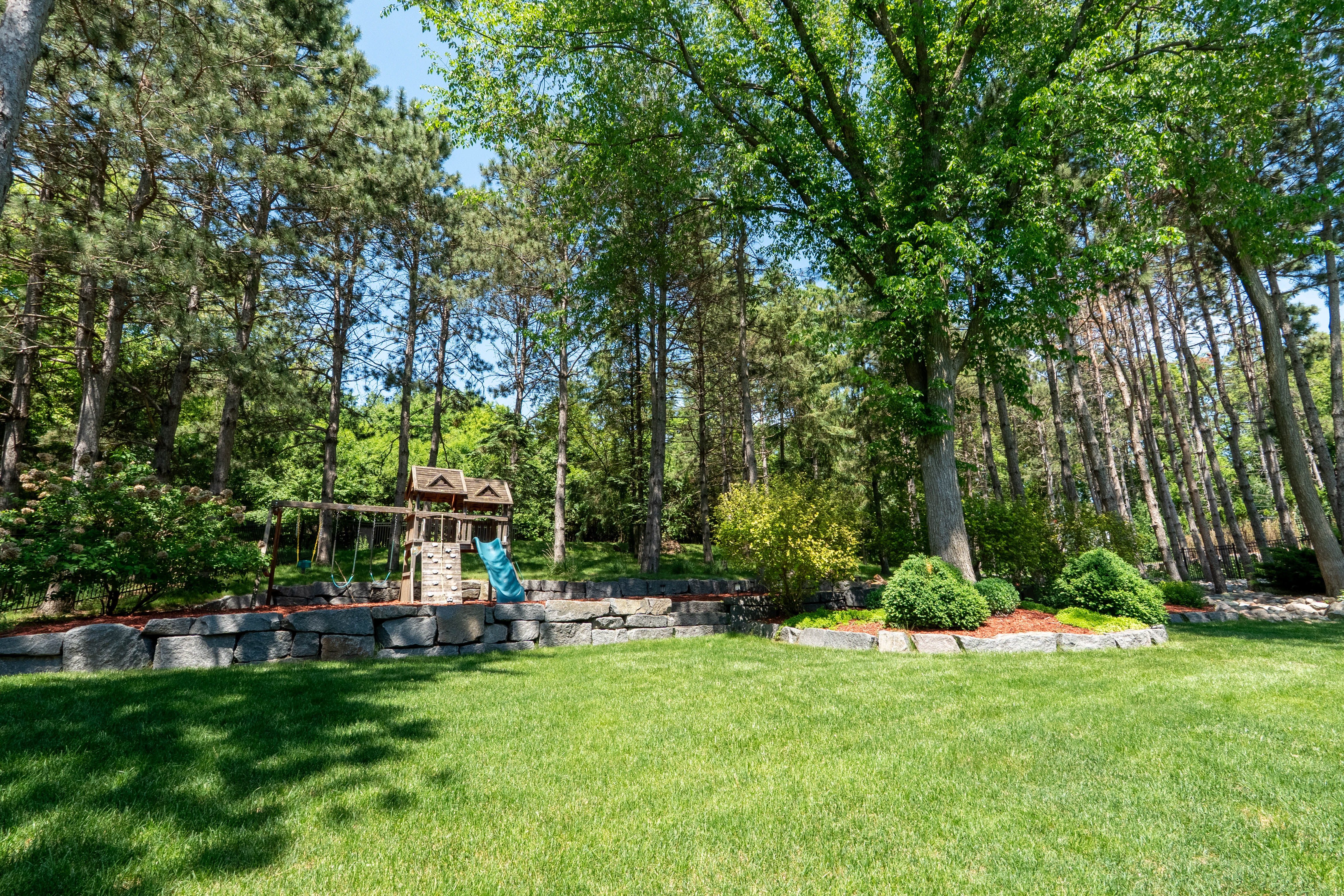  Refined Eden Prairie Living with Resort Style Backyard - 物件實景