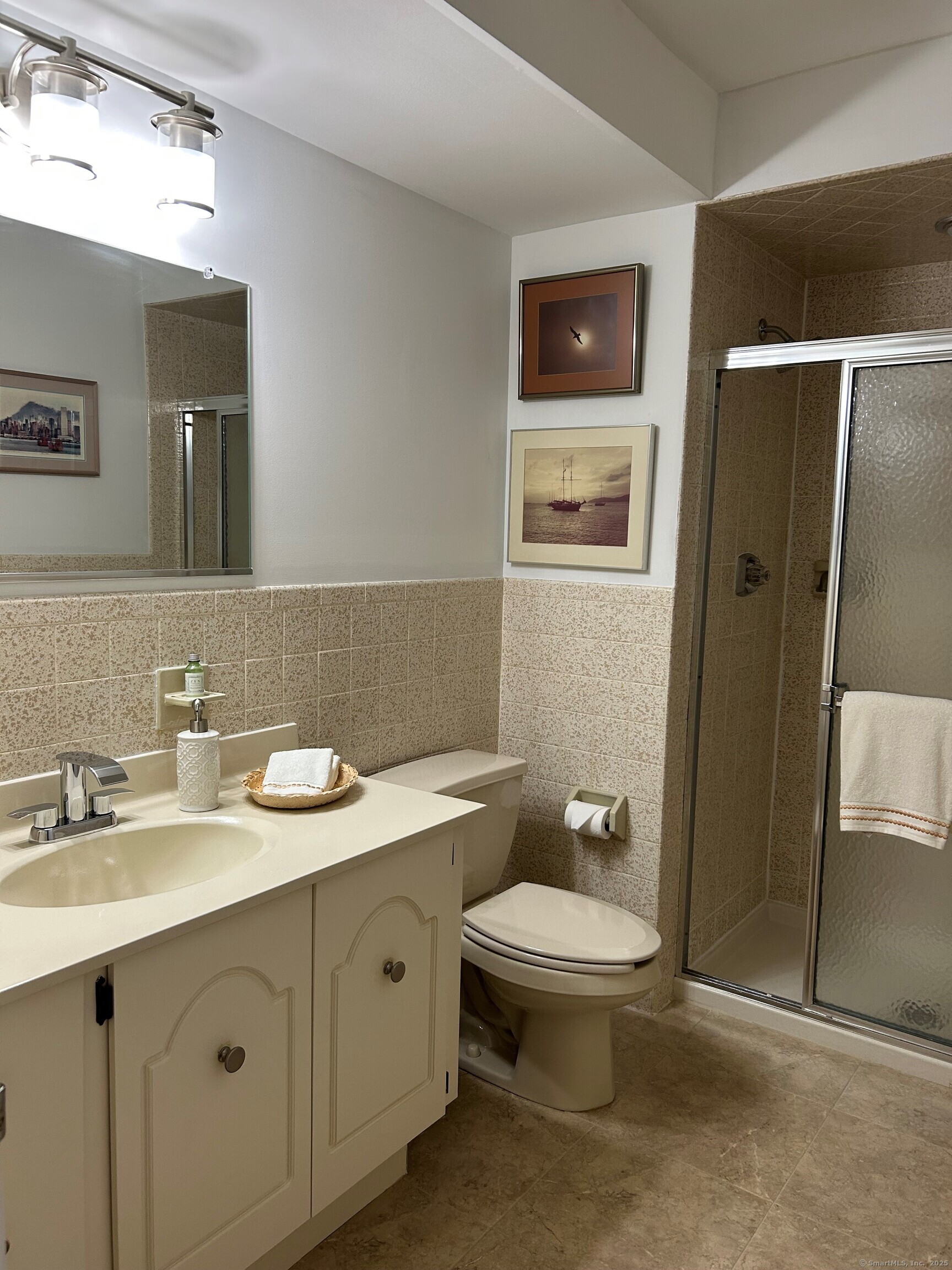Stratford, Connecticut, 06614, United States, 2 Bedrooms Bedrooms, ,3 BathroomsBathrooms,Residential,For Sale,1885331
