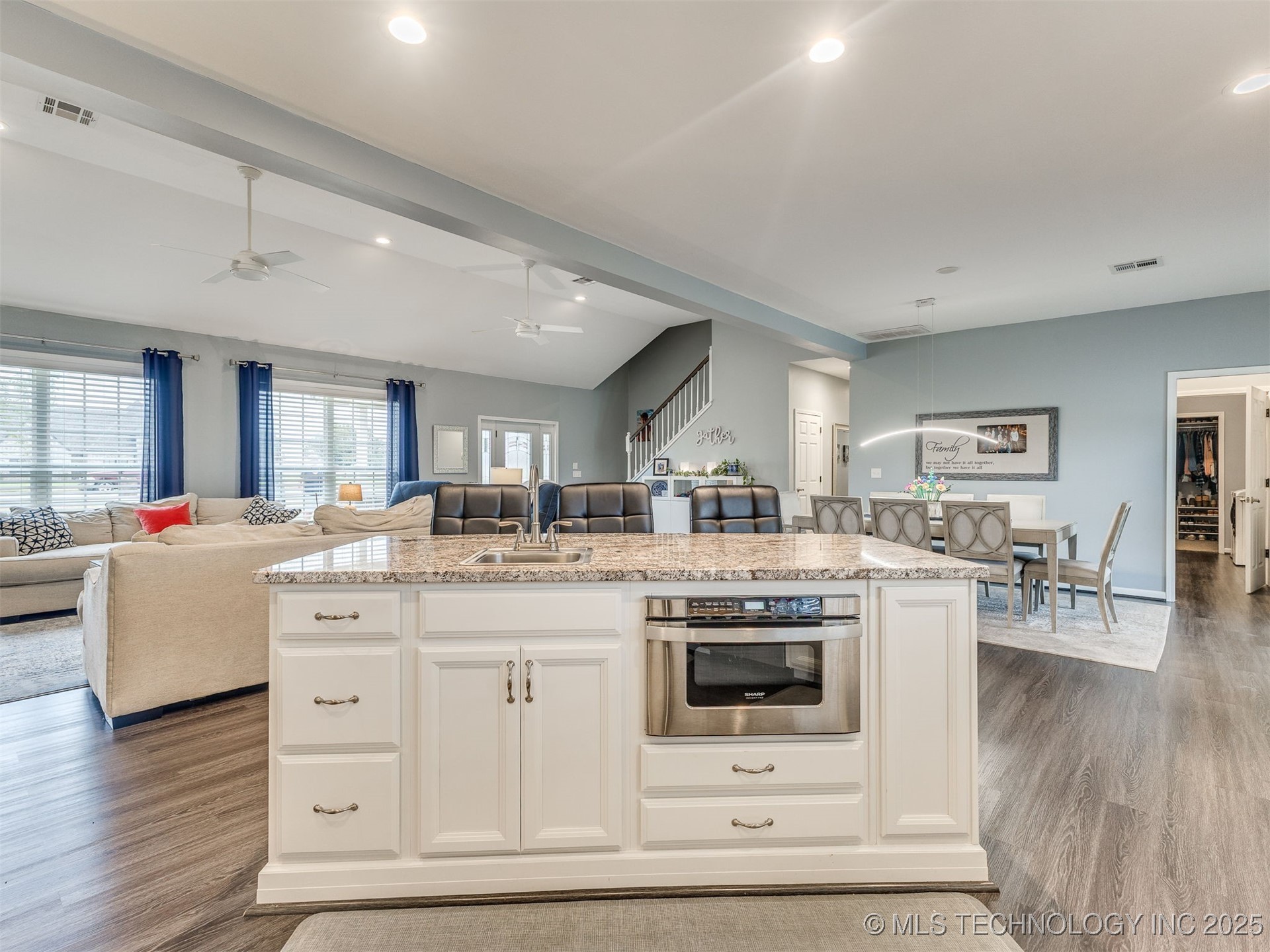 Mounds, Oklahoma, 74047, United States, 4 Bedrooms Bedrooms, ,4 BathroomsBathrooms,Residential,For Sale,1985246