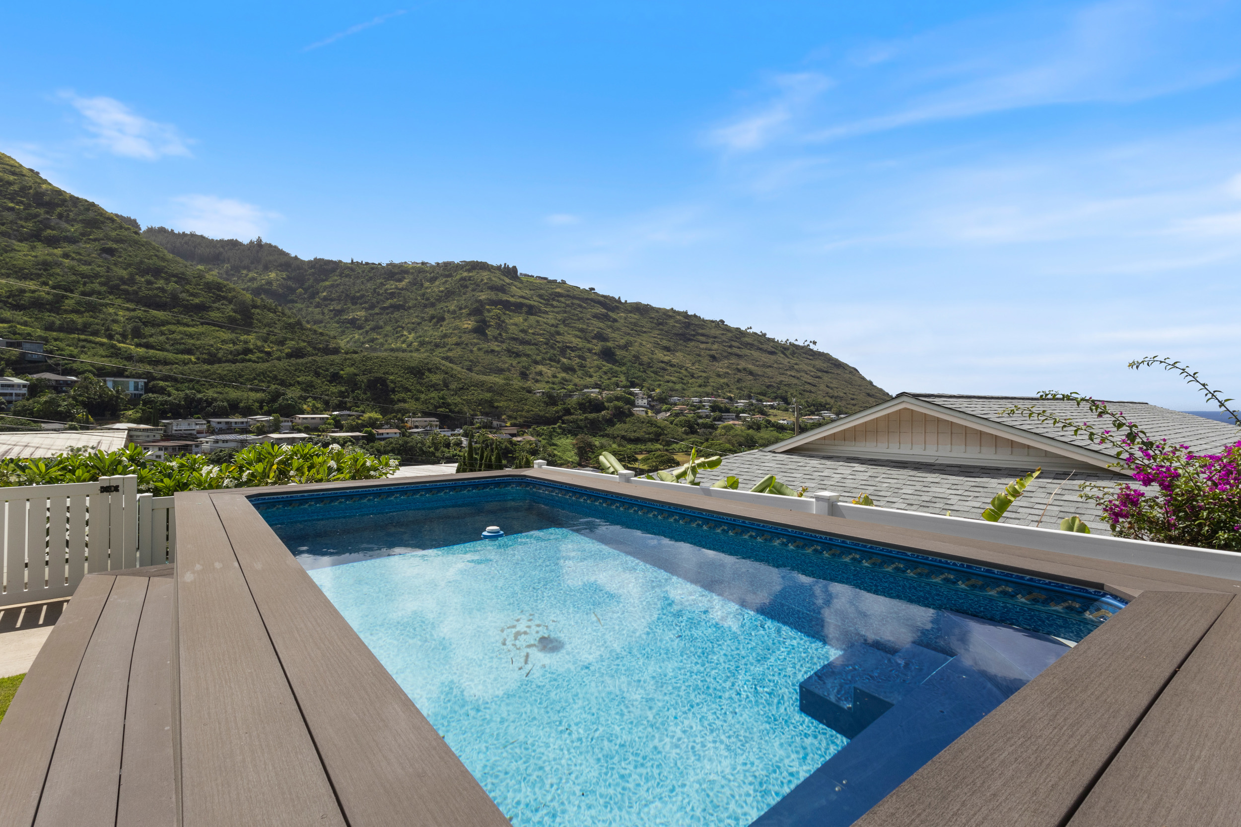 Honolulu, Hawaii, 96821, United States, 3 Bedrooms Bedrooms, ,3 BathroomsBathrooms,Residential,For Sale,1975355