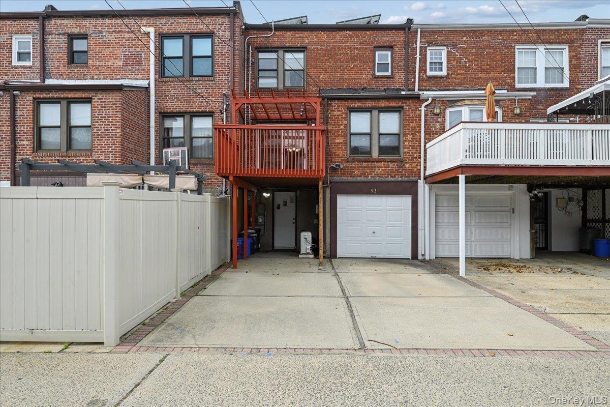 Valley Stream, New York, 11581, United States, 3 Bedrooms Bedrooms, ,2 BathroomsBathrooms,Residential,For Sale,1998416