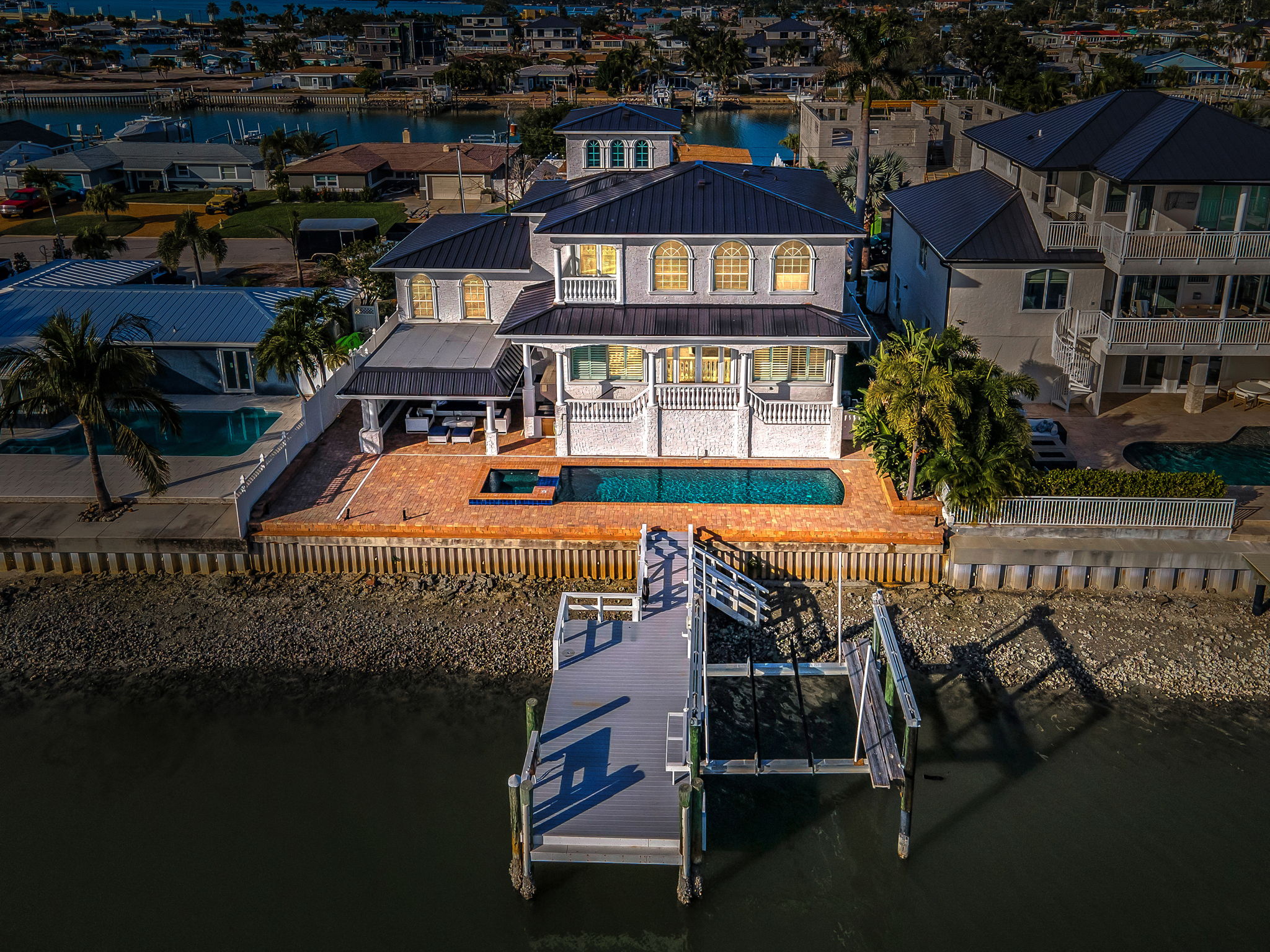 St Petersburg, Florida, 33707, United States, 4 Bedrooms Bedrooms, ,3 BathroomsBathrooms,Residential,For Sale,1992370