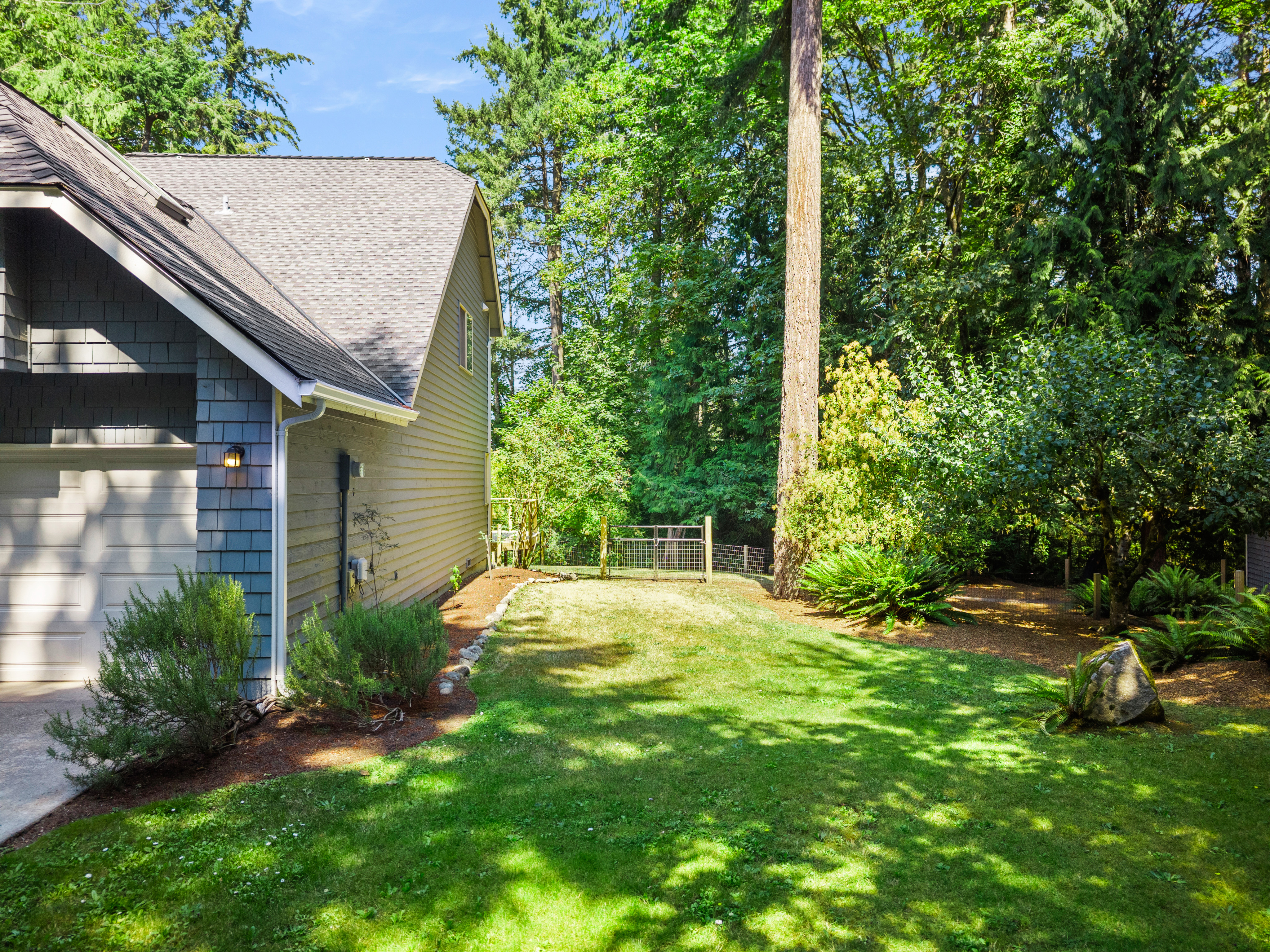  10109 NE Knight Rd, Bainbridge Island, WA 98110 - 物件實景