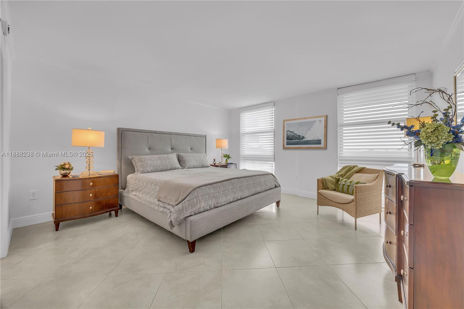 Coral Gables, Florida, 33134, United States, 2 Bedrooms Bedrooms, ,3 BathroomsBathrooms,Residential,For Sale,1987506