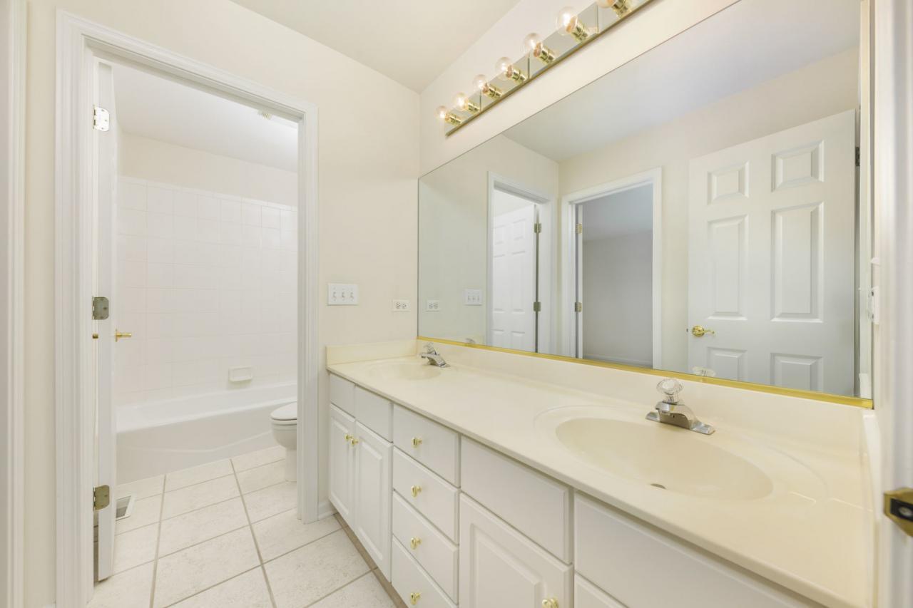 2353 Woodglen Drive, Aurora, Illinois, 60502, United States, 3 Bedrooms Bedrooms, ,3 BathroomsBathrooms,Residential,For Sale,2353 Woodglen Drive,1682401