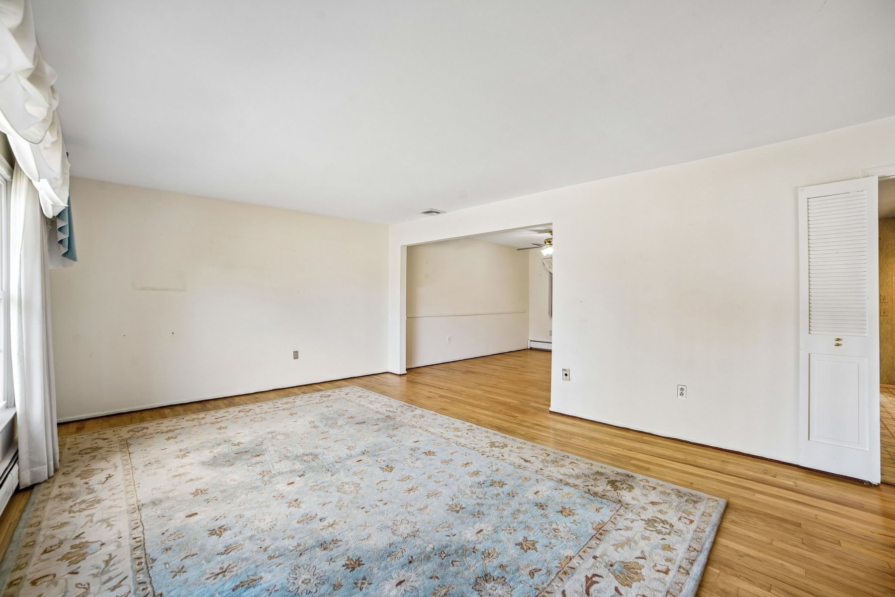  ?Oak Park? Bi-Level Provides Space Location and Long-Term Value - 物件實景