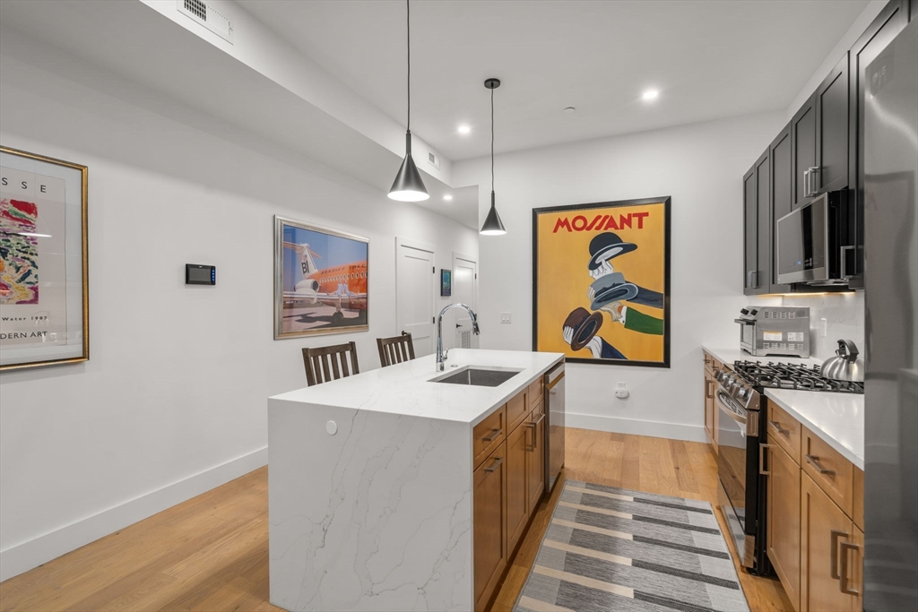 Boston, Massachusetts, 02128, United States, 2 Bedrooms Bedrooms, ,2 BathroomsBathrooms,Residential,For Sale,1940693