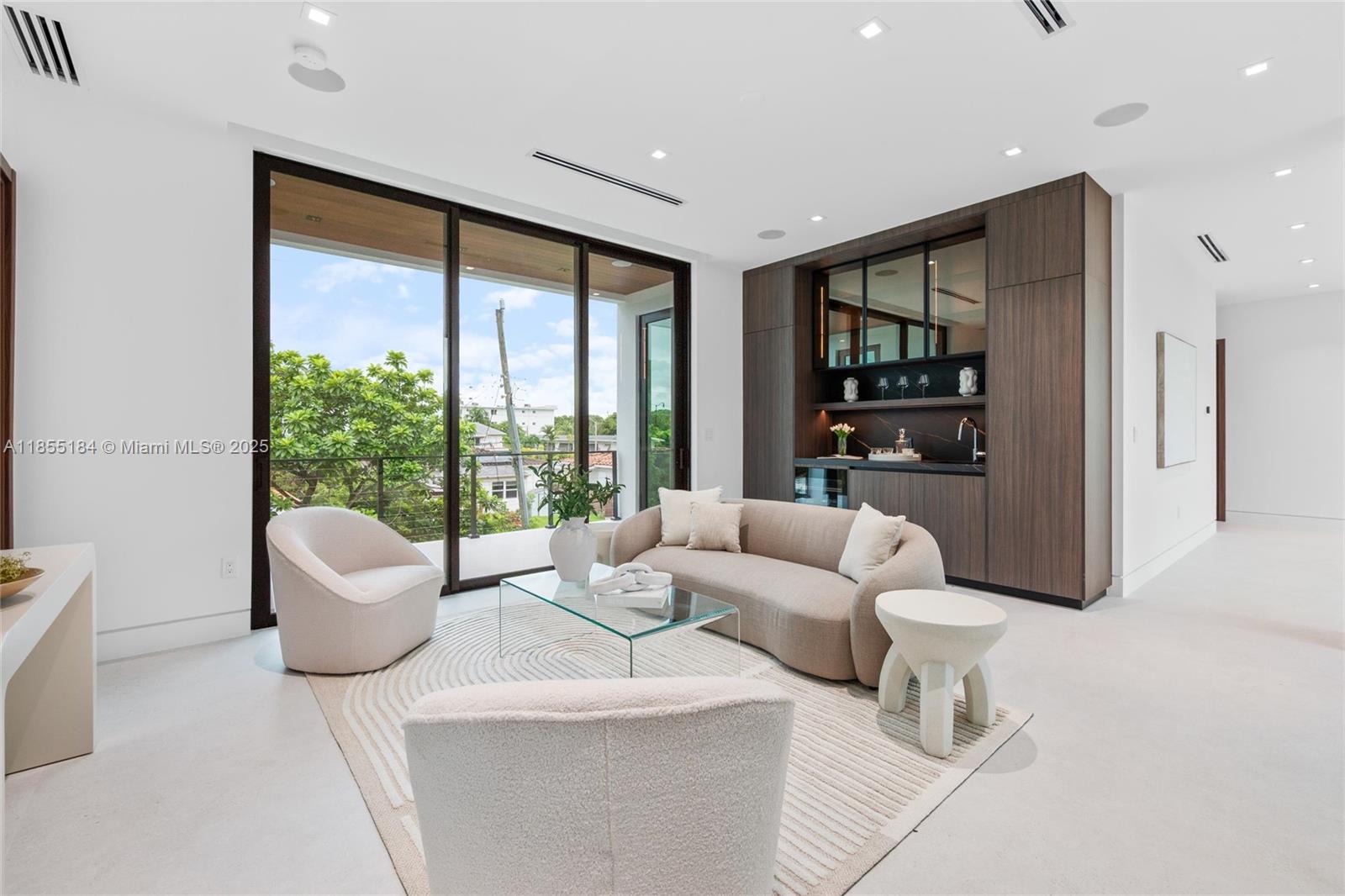 Miami, Florida, 33134, United States, 5 Bedrooms Bedrooms, ,6 BathroomsBathrooms,Residential,For Sale,1934506