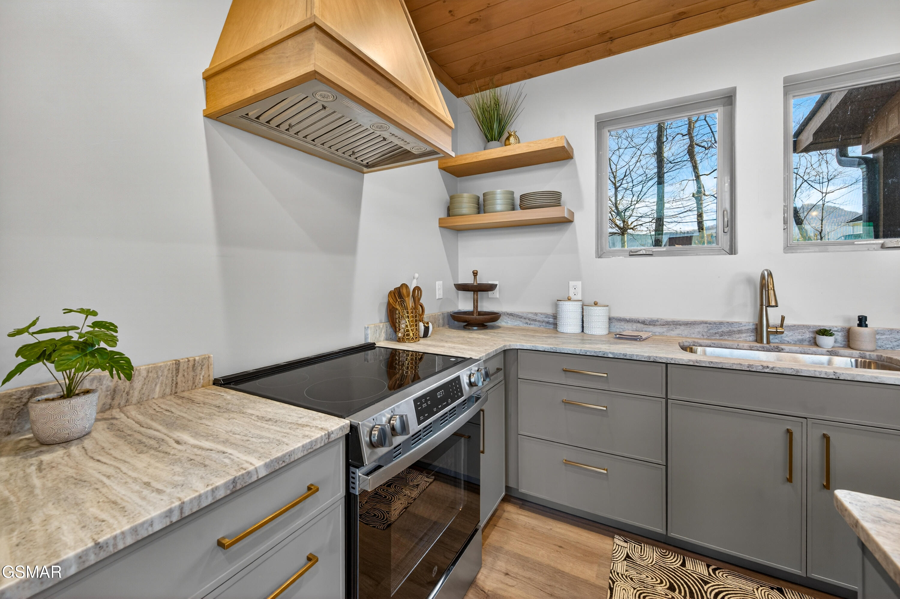 Sevierville, Tennessee, 37862, United States, 5 Bedrooms Bedrooms, ,7 BathroomsBathrooms,Residential,For Sale,2008149