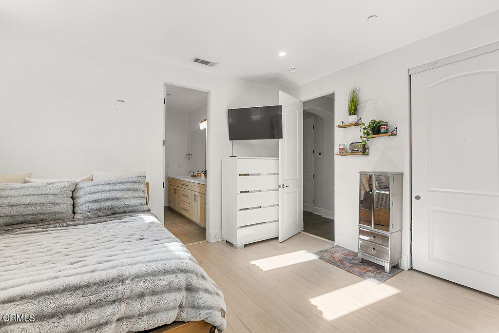 Thousand Oaks, California, 91362, United States, 4 Bedrooms Bedrooms, ,4 BathroomsBathrooms,Residential,For Sale,1997017