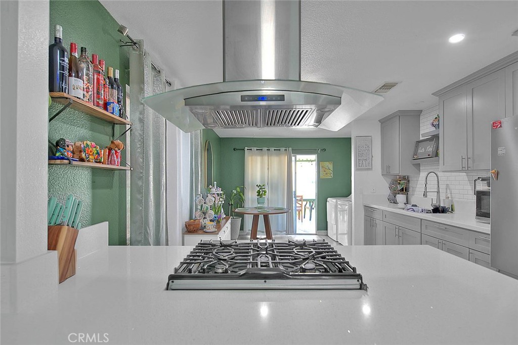 Jurupa Valley, California, 92509, United States, 4 Bedrooms Bedrooms, ,2 BathroomsBathrooms,Residential,For Sale,1998083