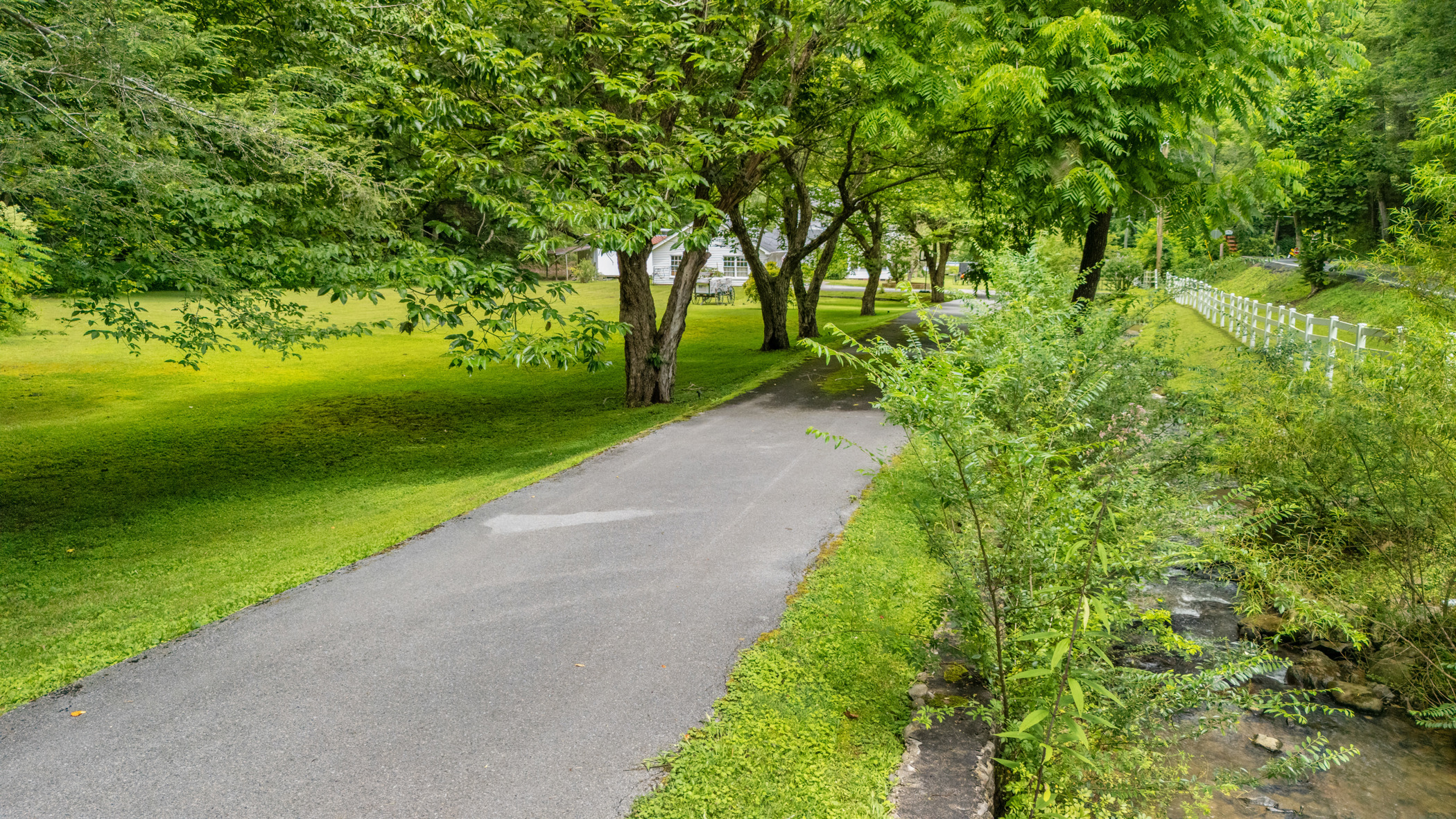 Gatlinburg, Tennessee, 37738, United States, 4 Bedrooms Bedrooms, ,3 BathroomsBathrooms,Residential,For Sale,1974957
