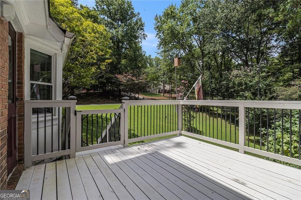 Roswell, Georgia, 30075, United States, 6 Bedrooms Bedrooms, ,4 BathroomsBathrooms,Residential,For Sale,1910371