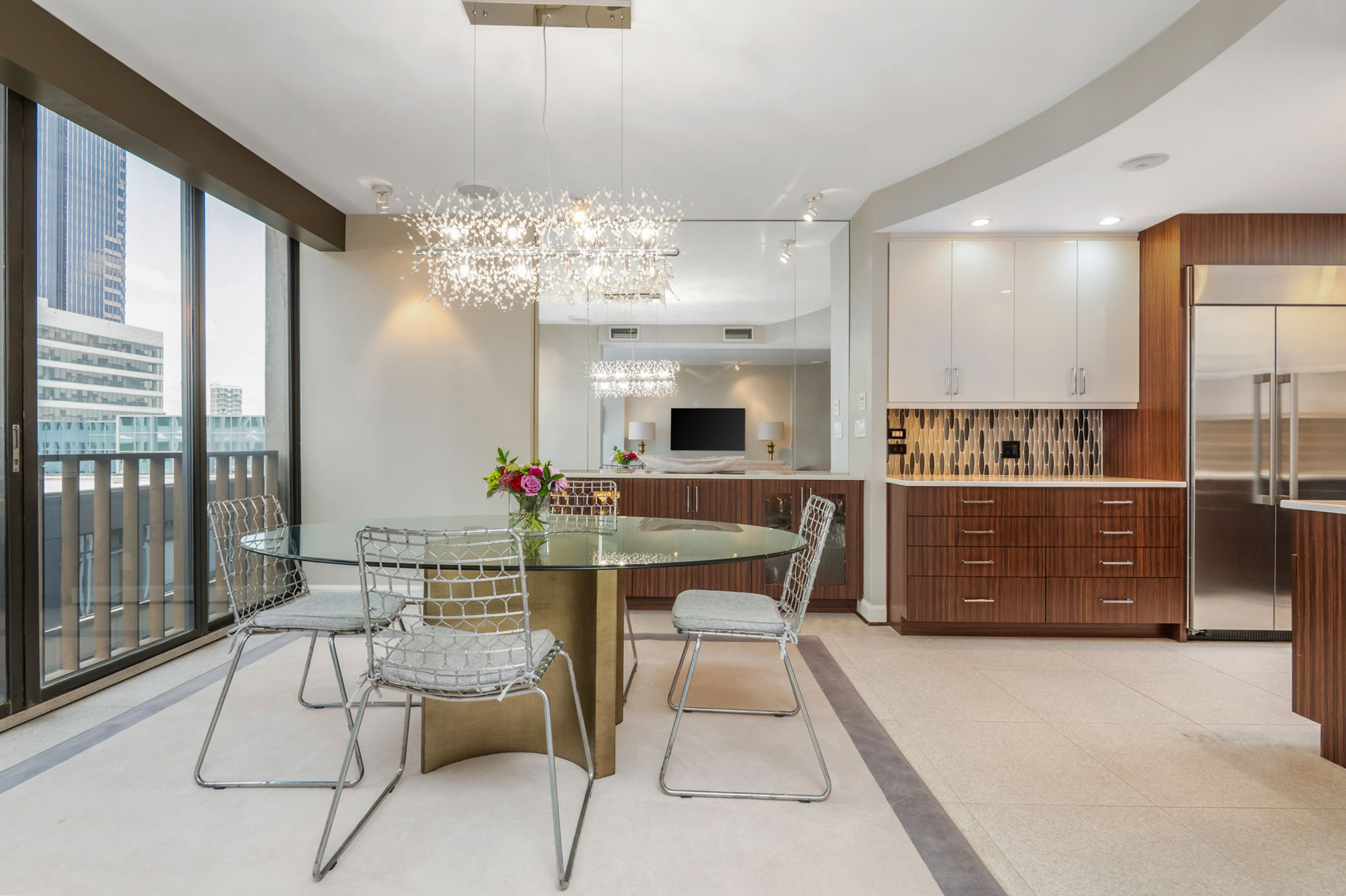  Fully Renovated Two-story Condo in the Iconic Colony House at Colony Square - 物件實景
