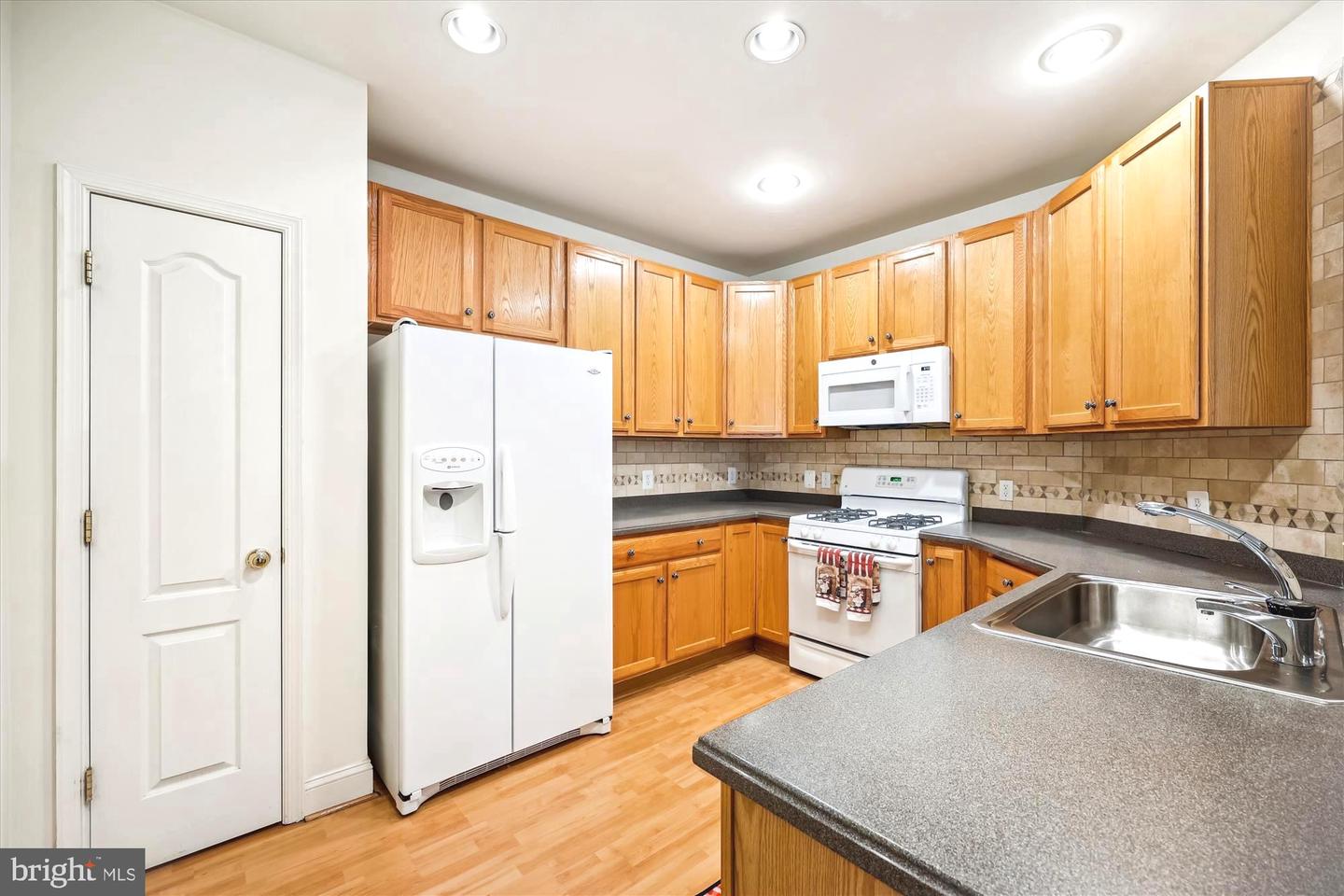 Rockville, Maryland, 20850, United States, 2 Bedrooms Bedrooms, ,2 BathroomsBathrooms,Residential,For Sale,1859700
