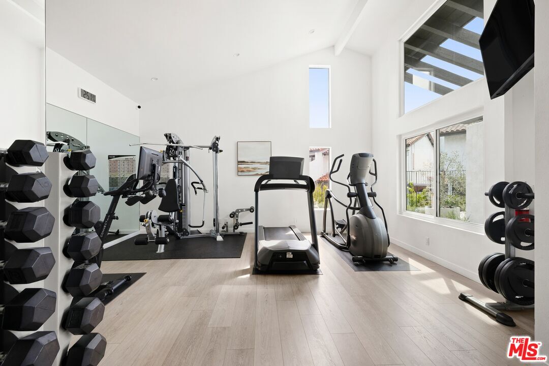 Pacific Palisades, California, 90272, United States, 3 Bedrooms Bedrooms, ,4 BathroomsBathrooms,Residential,For Sale,1993349