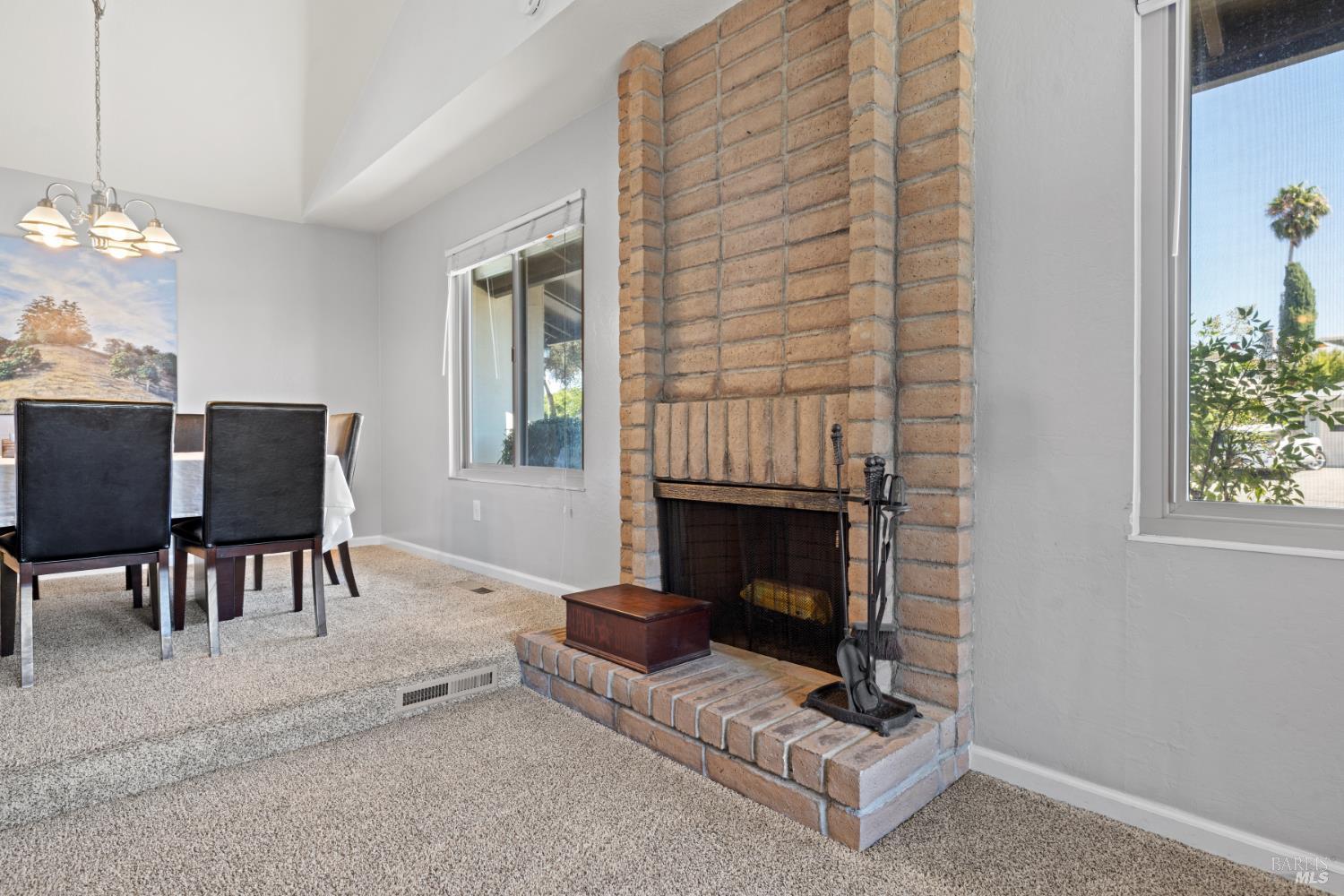 Petaluma, California, 94954, United States, 4 Bedrooms Bedrooms, ,2 BathroomsBathrooms,Residential,For Sale,1921484