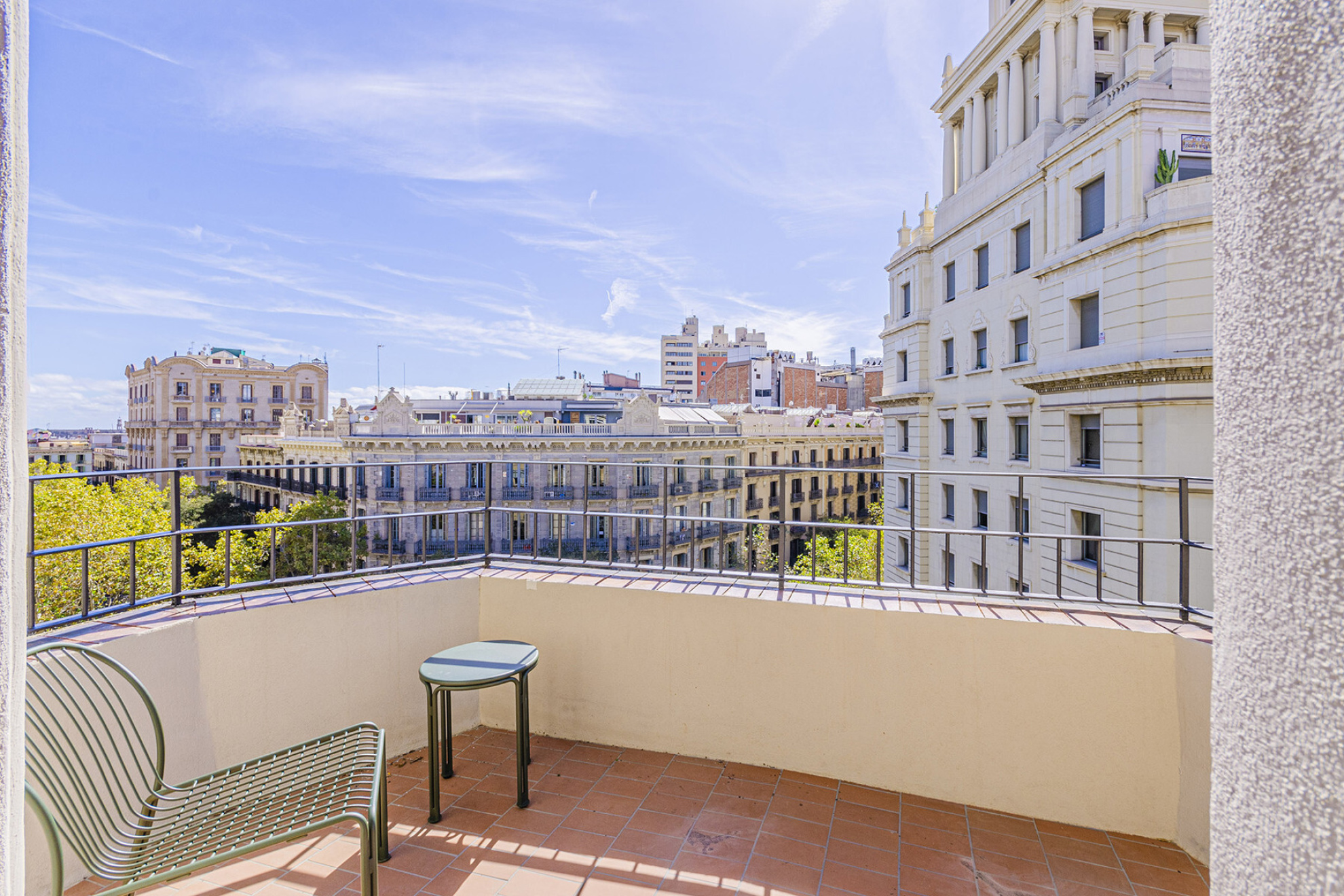  Stunning renovated property with panoramic views and abundant natural light - 物件實景