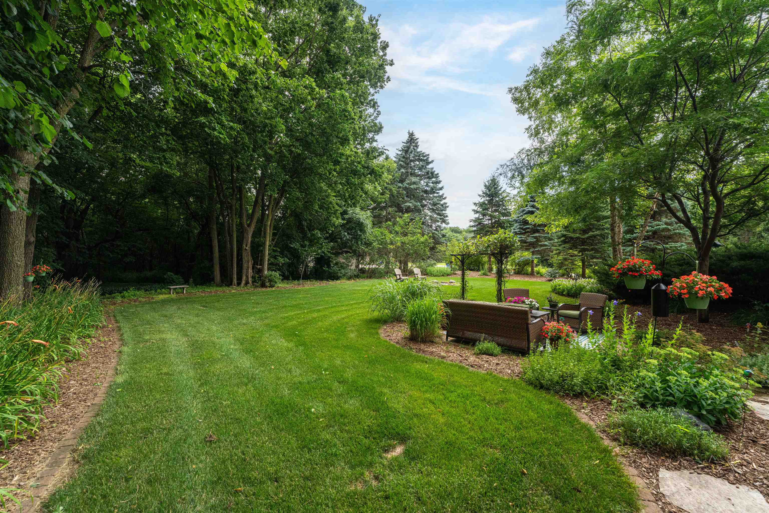 NEENAH, Wisconsin, 54956, United States, 3 Bedrooms Bedrooms, ,2 BathroomsBathrooms,Residential,For Sale,1913087