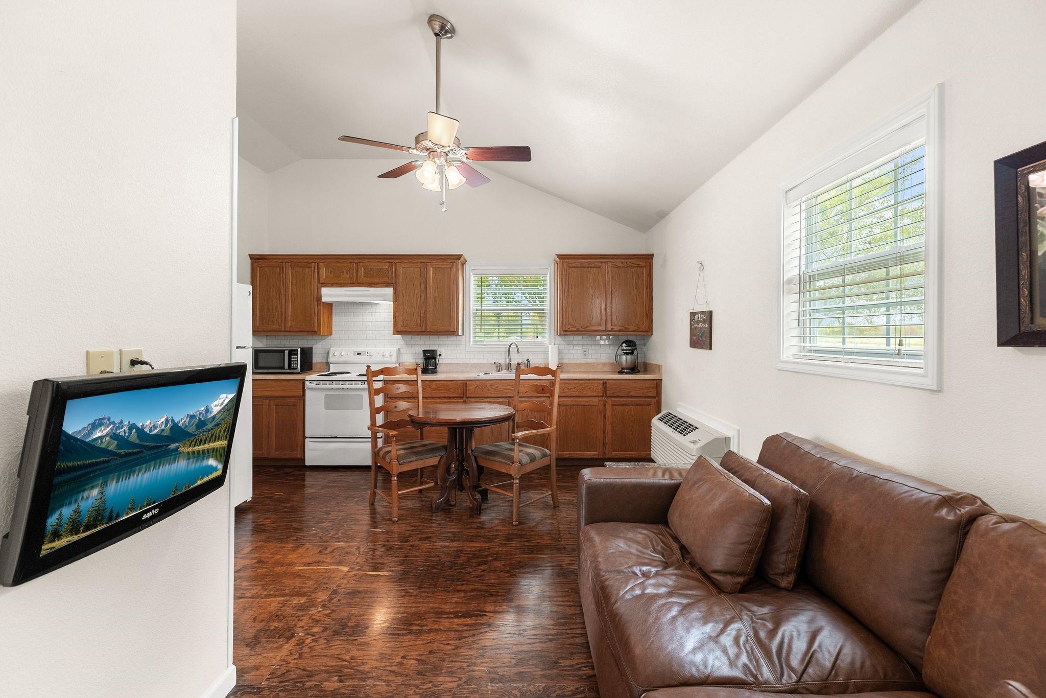 Caddo Mills, Texas, 75135, United States, 3 Bedrooms Bedrooms, ,2 BathroomsBathrooms,Residential,For Sale,1975401