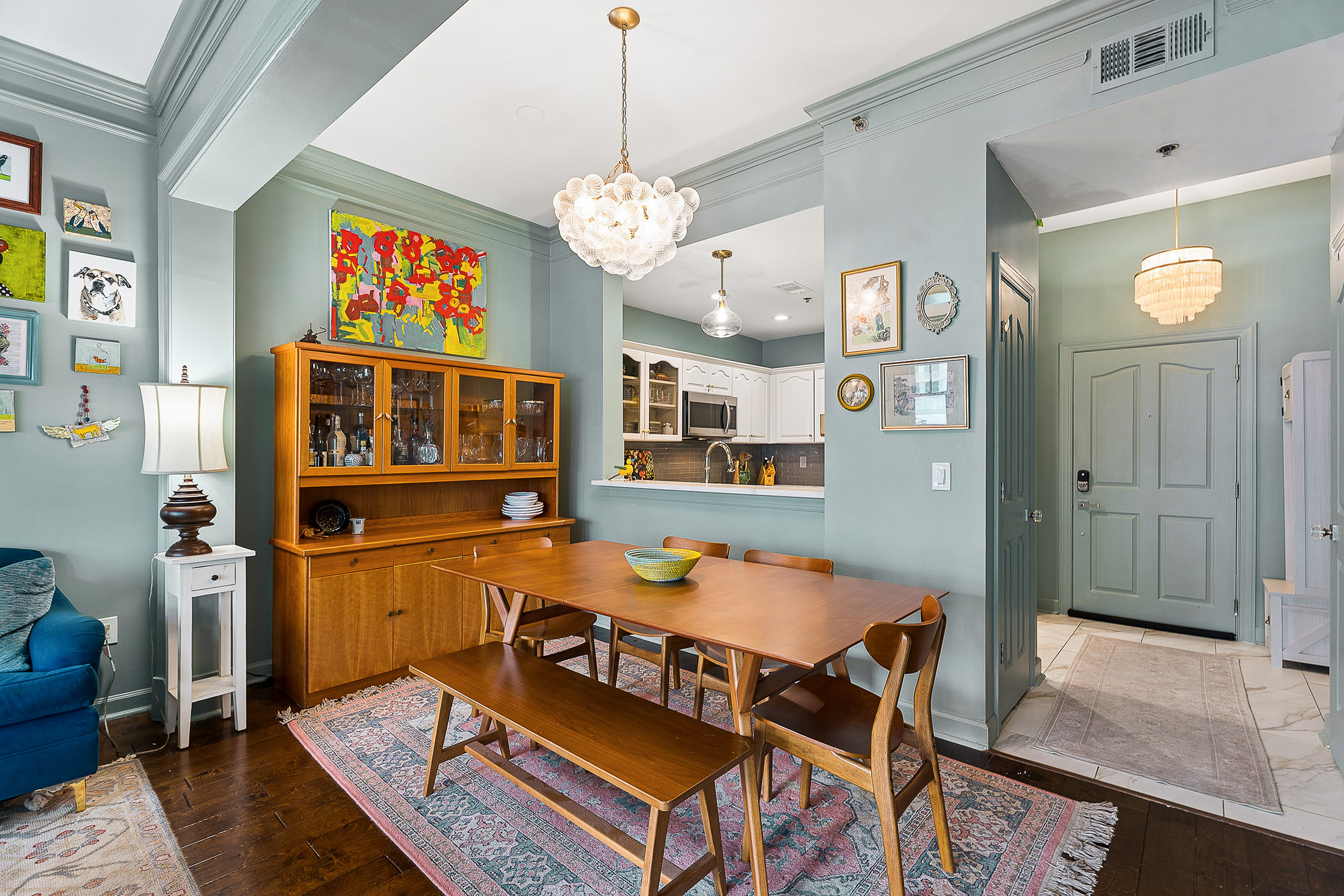  Beautifully Renovated Top-Floor Condo Overlooking Midtown - 物件實景