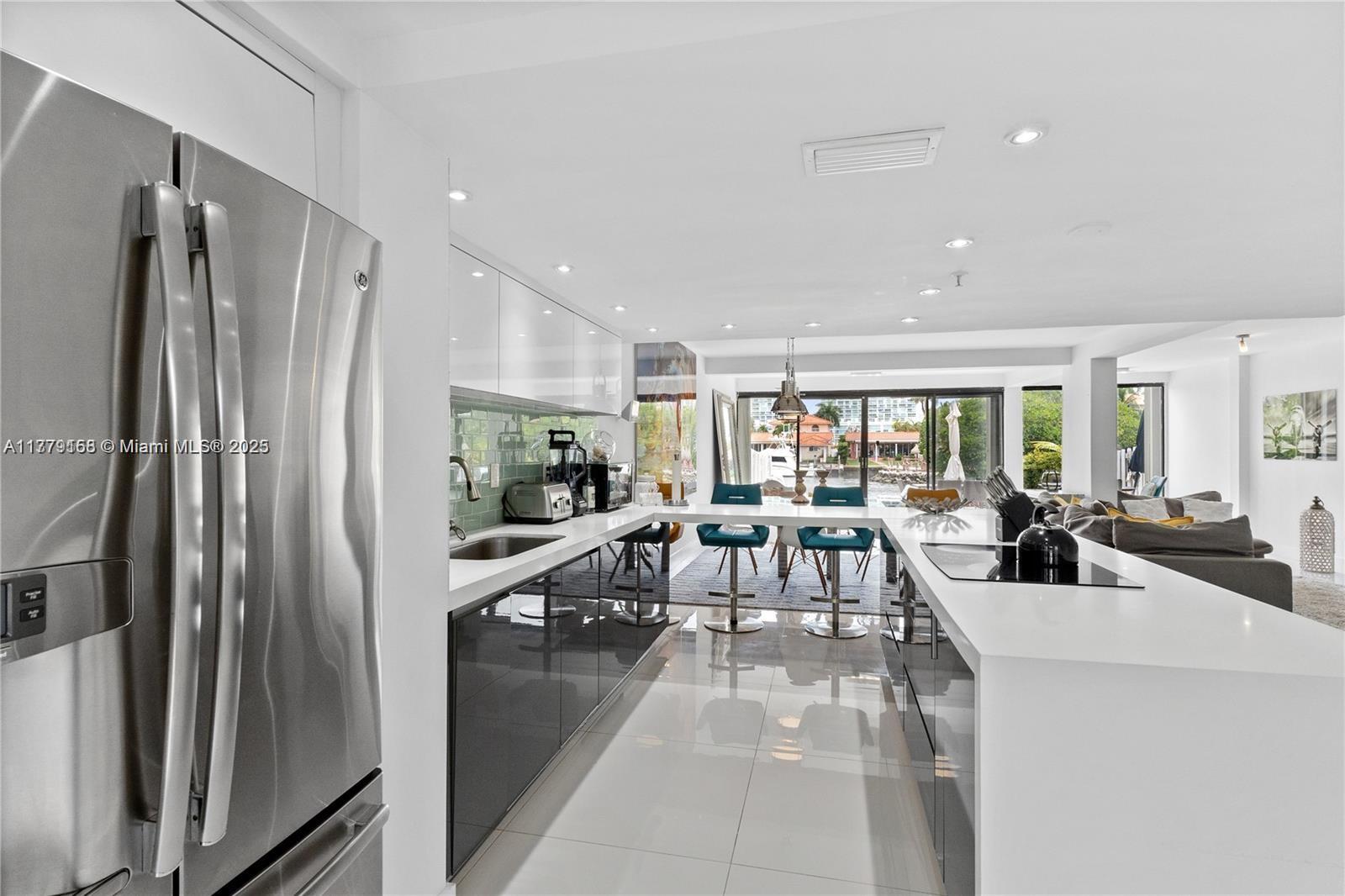 Sunny Isles Beach, Florida, 33160, United States, 3 Bedrooms Bedrooms, ,3 BathroomsBathrooms,Residential,For Sale,1762463