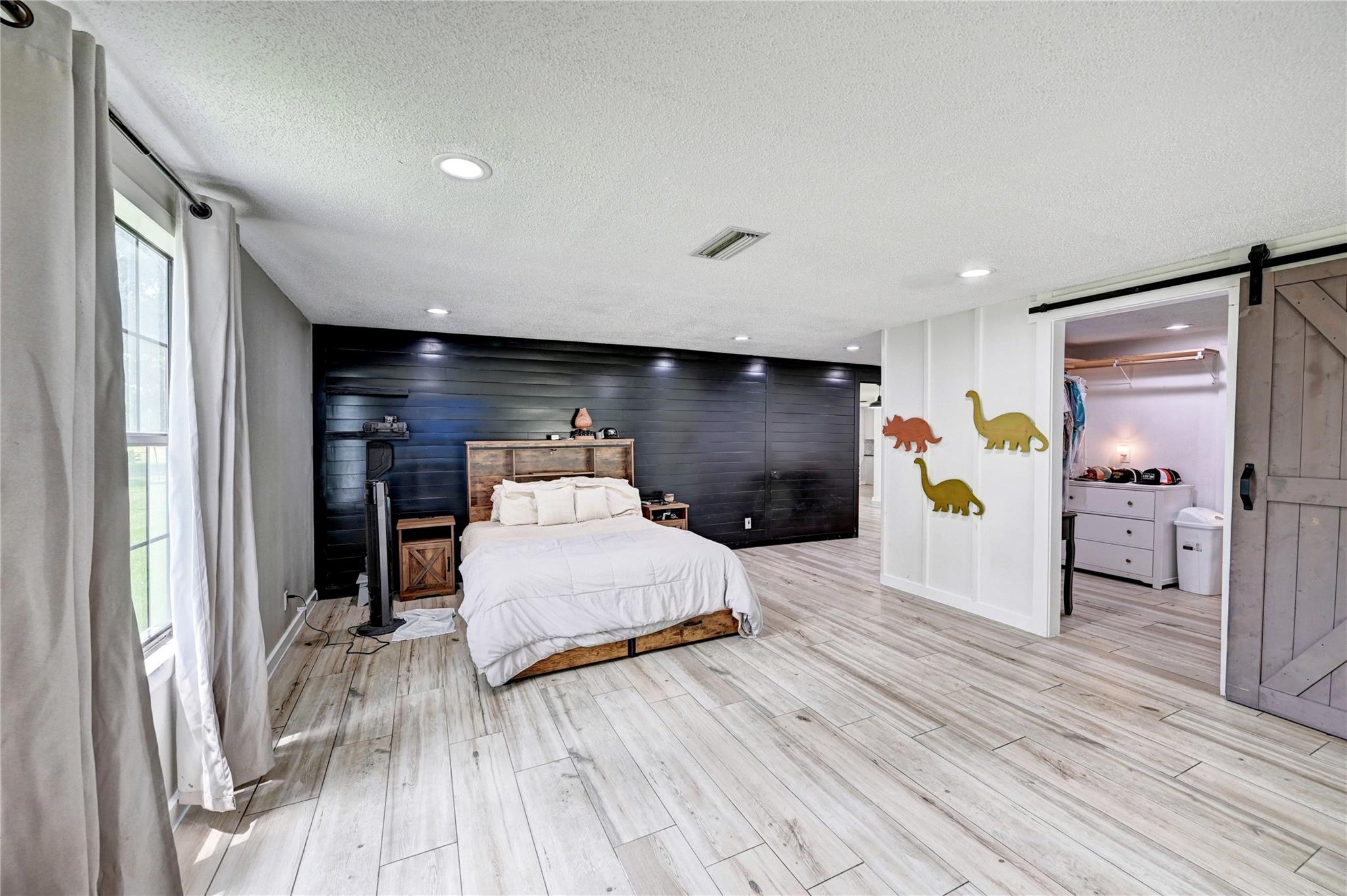 Huntsville, Texas, 77320, United States, 4 Bedrooms Bedrooms, ,3 BathroomsBathrooms,Residential,For Sale,1921043