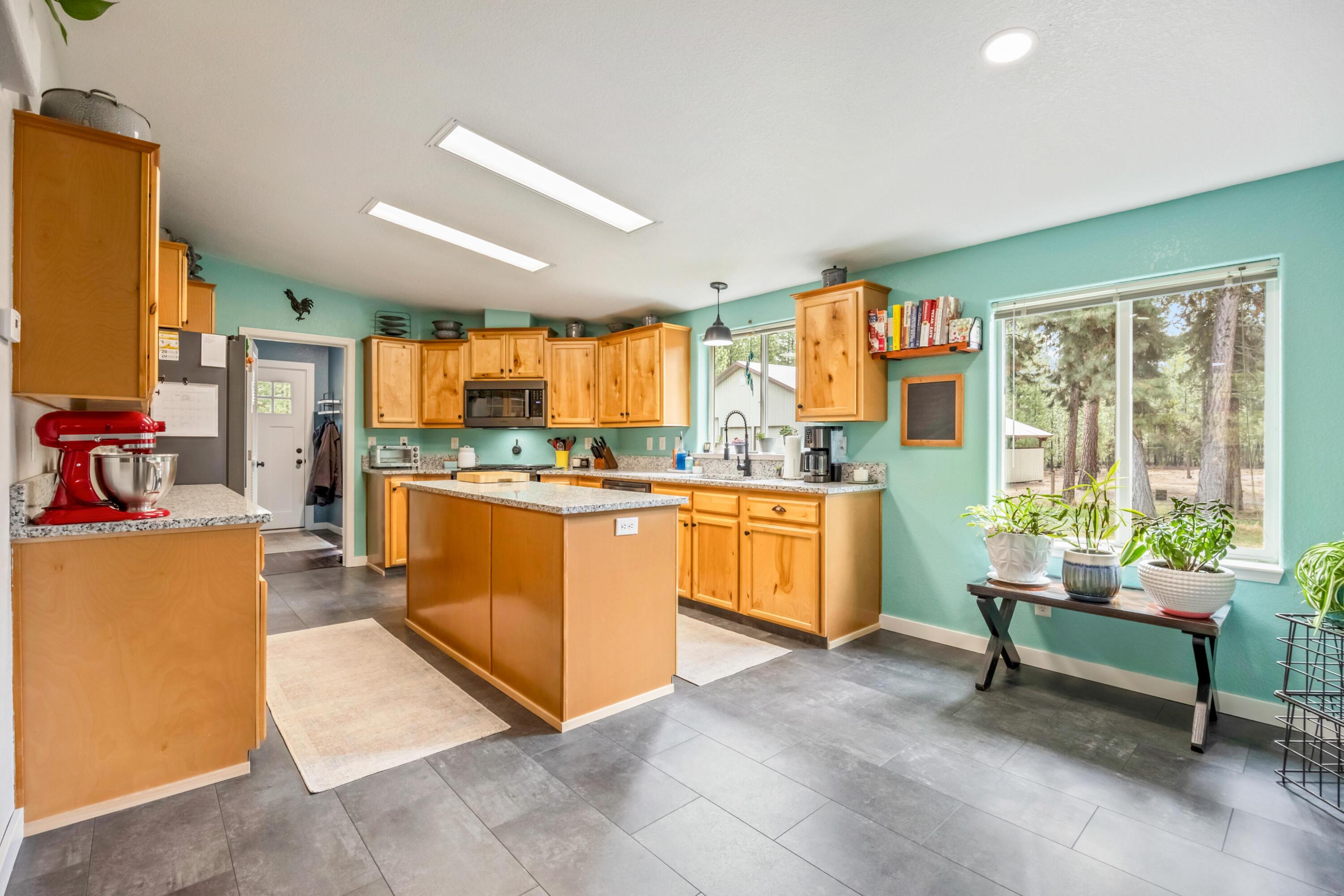 La Pine, Oregon, 97739, United States, 3 Bedrooms Bedrooms, ,3 BathroomsBathrooms,Residential,For Sale,2033541