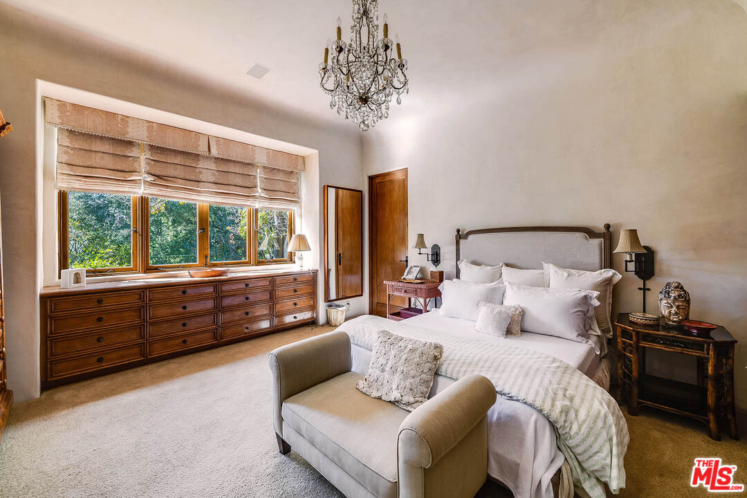 Pacific Palisades, California, 90272, United States, 8 Bedrooms Bedrooms, ,12 BathroomsBathrooms,Residential,For Sale,1949895