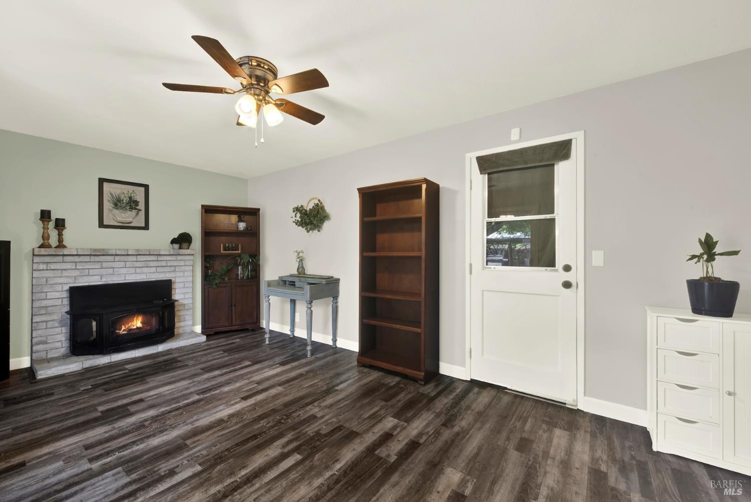 Vacaville, California, 95687, United States, 3 Bedrooms Bedrooms, ,2 BathroomsBathrooms,Residential,For Sale,1940371