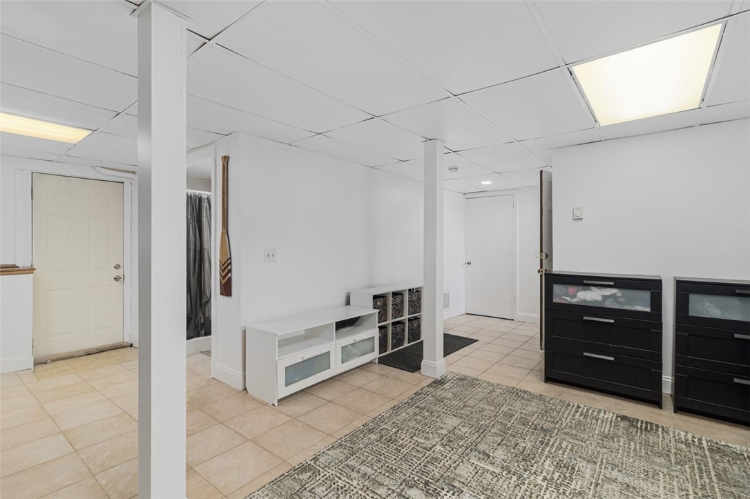 Cranston, Rhode Island, 02921, United States, 3 Bedrooms Bedrooms, ,2 BathroomsBathrooms,Residential,For Sale,1996913