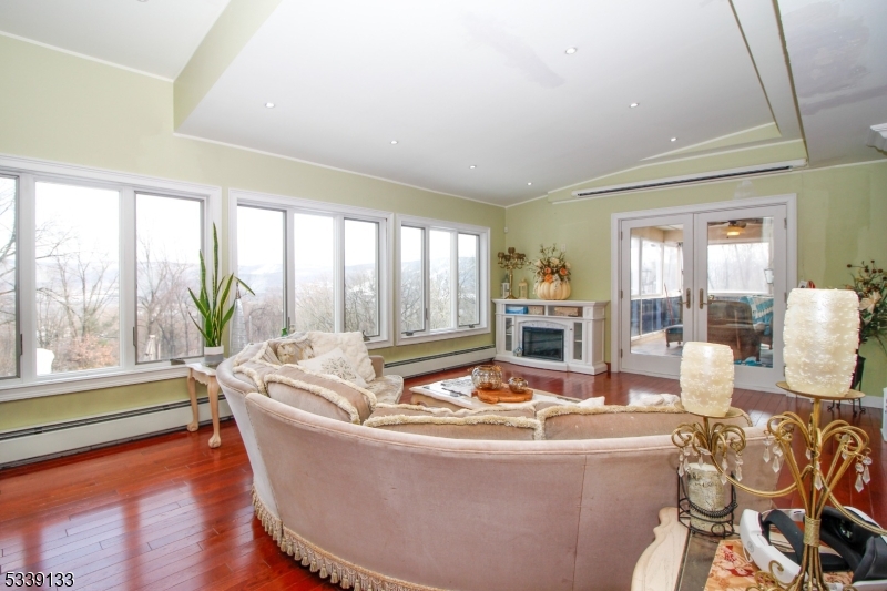 Vernon Twp., New Jersey, 07461-4534, United States, 5 Bedrooms Bedrooms, ,3 BathroomsBathrooms,Residential,For Sale,1944793