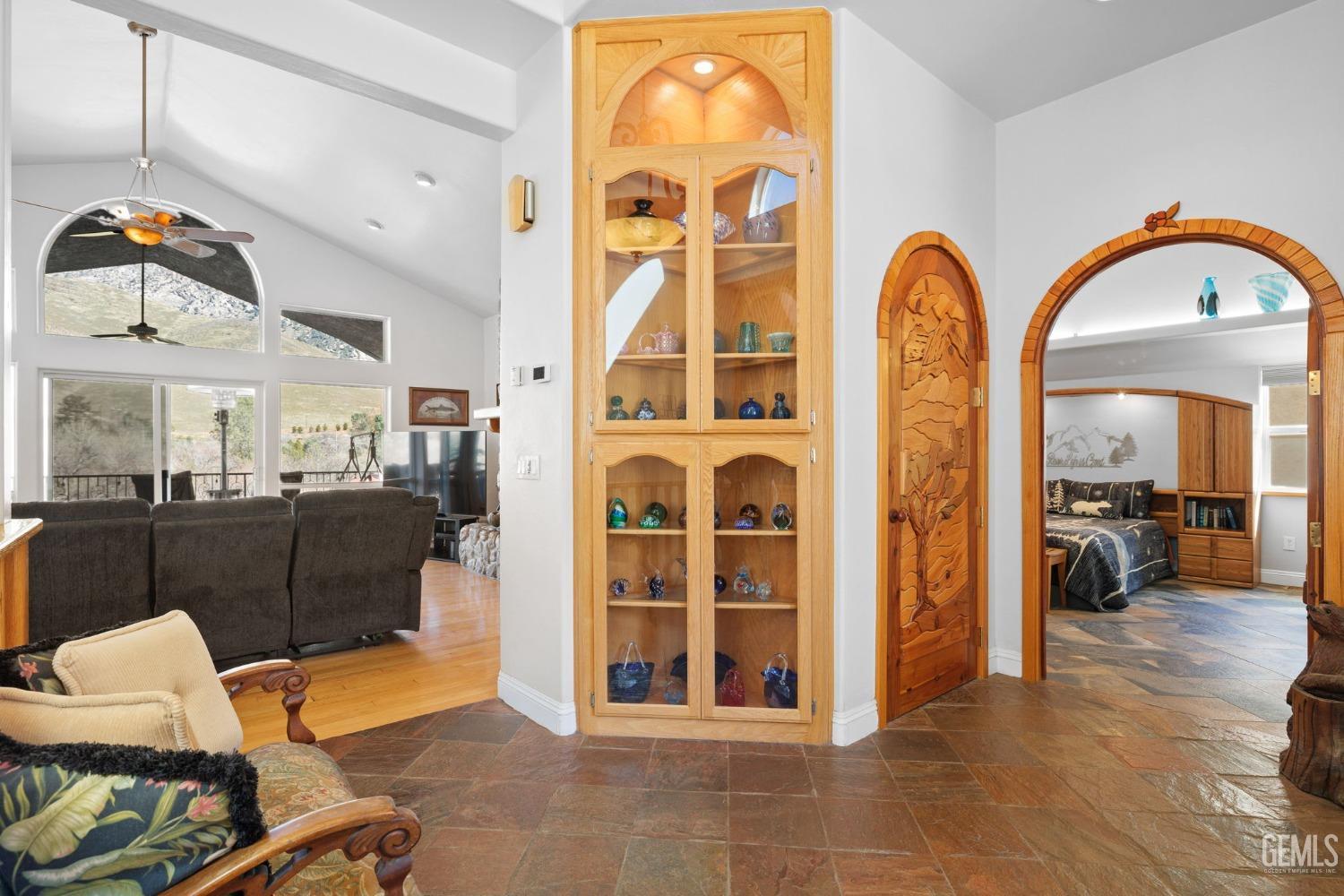 Kernville, California, 93238, United States, 4 Bedrooms Bedrooms, ,3 BathroomsBathrooms,Residential,For Sale,1941989