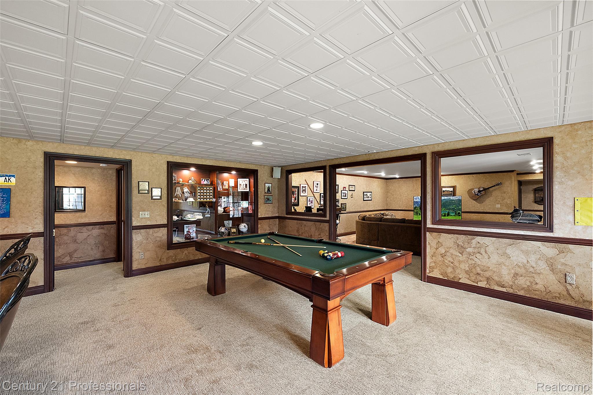 GrandBlanc, Michigan, 48439, United States, 4 Bedrooms Bedrooms, ,5 BathroomsBathrooms,Residential,For Sale,1980457