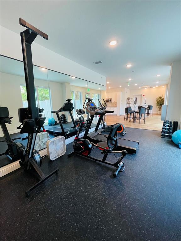 St Petersburg, Florida, 33701, United States, 2 Bedrooms Bedrooms, ,2 BathroomsBathrooms,Residential,For Sale,1889931