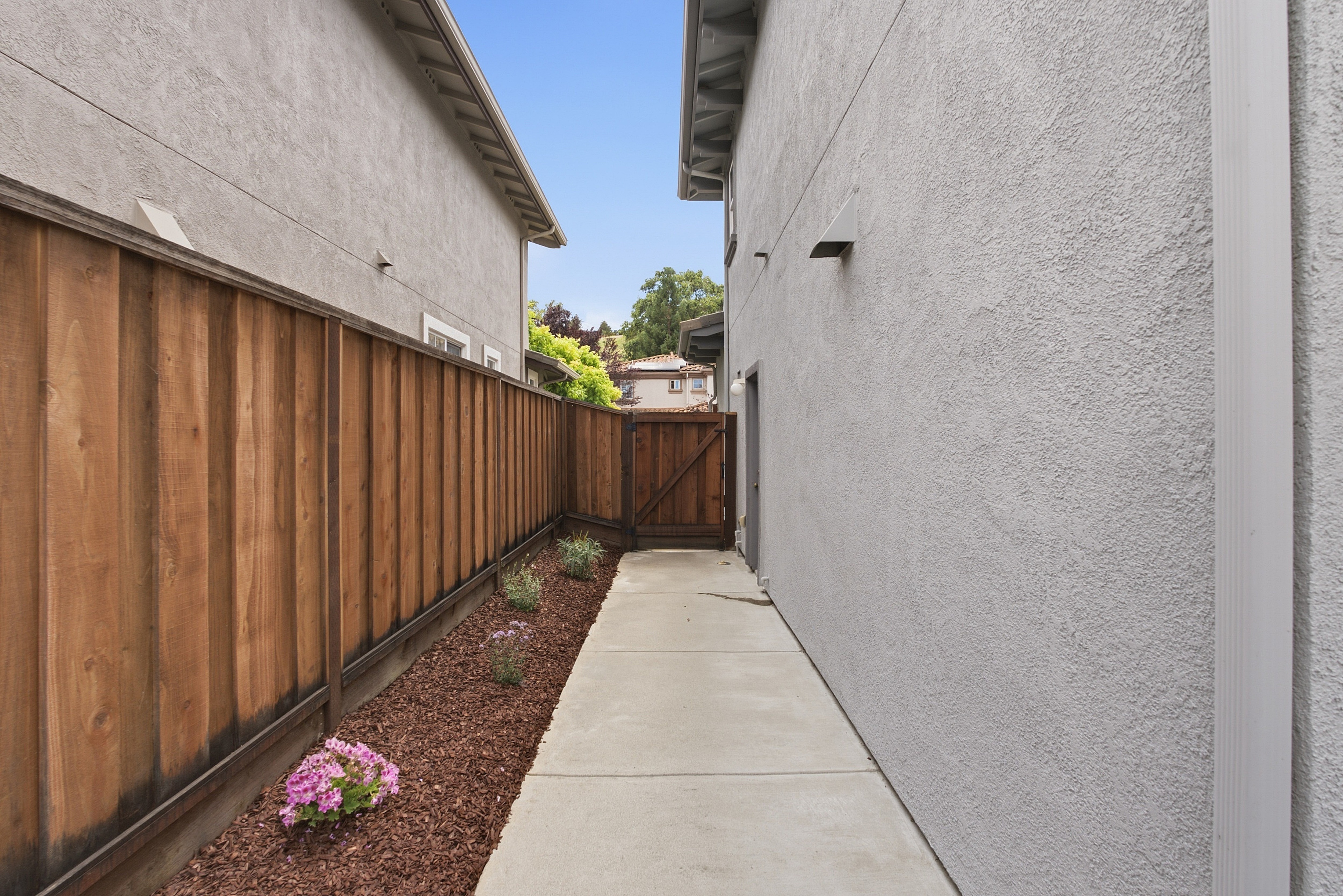  Beautifully Updated Henry Ranch Home with Scenic Views and Modern Comfort - 物件實景