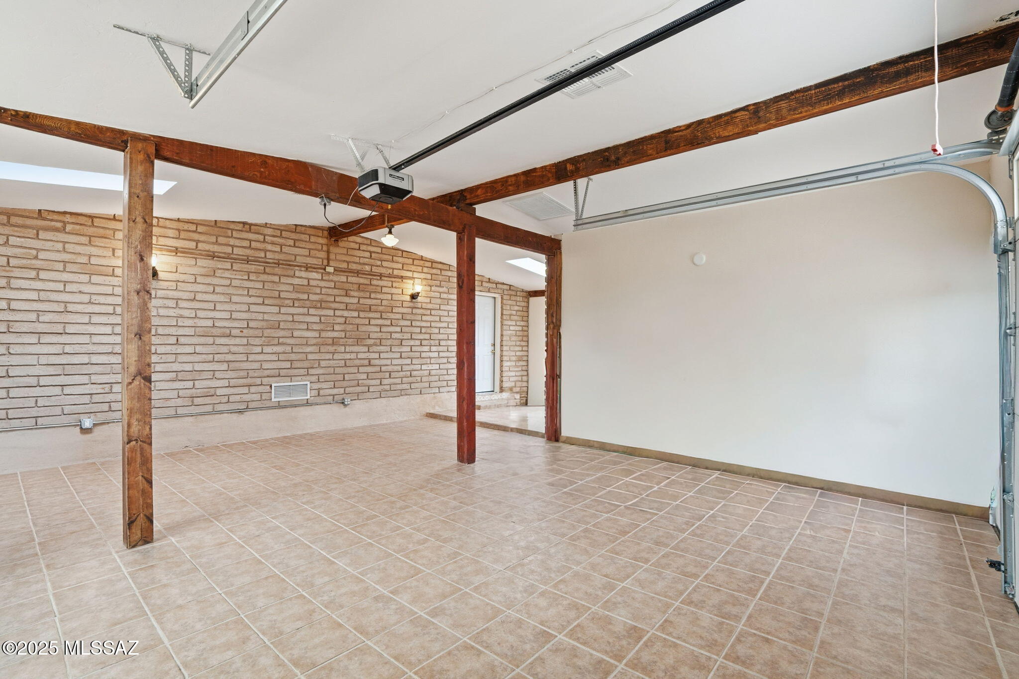 Tucson, Arizona, 85745, United States, 3 Bedrooms Bedrooms, ,3 BathroomsBathrooms,Residential,For Sale,1997512