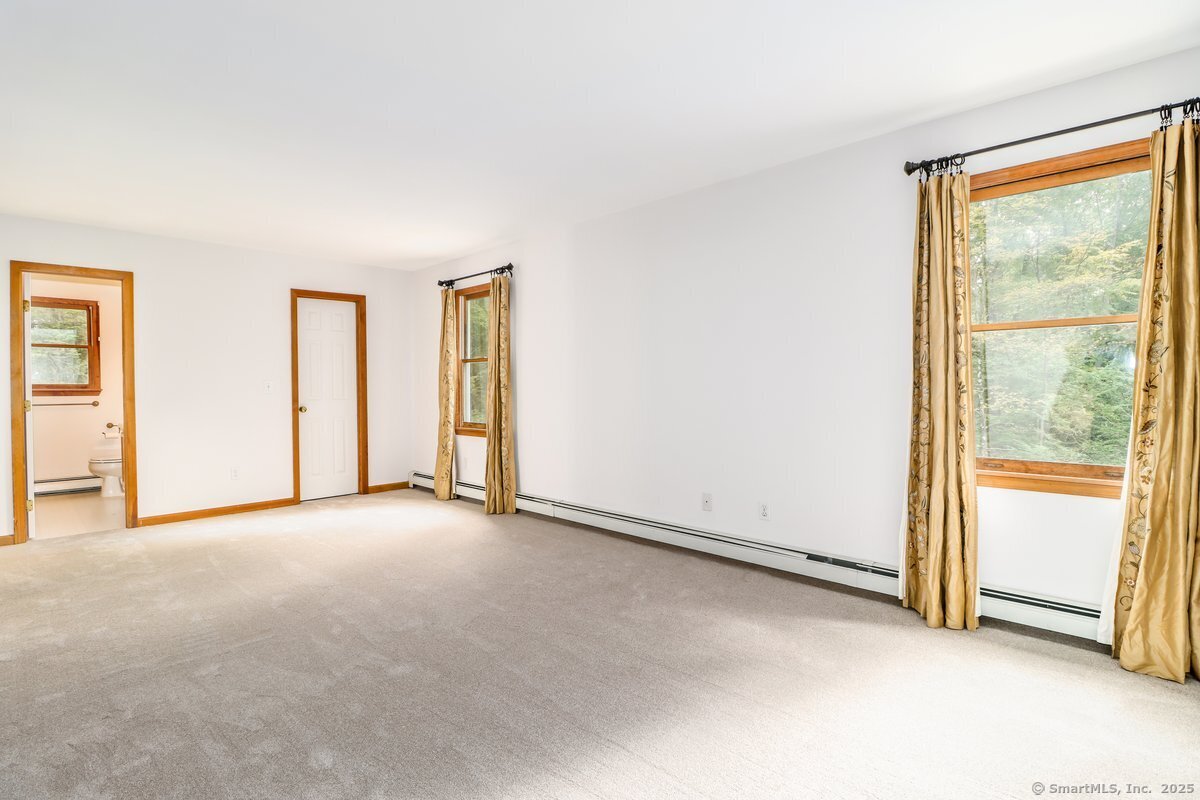 New Milford, Connecticut, 06776, United States, 3 Bedrooms Bedrooms, ,3 BathroomsBathrooms,Residential,For Sale,1958053