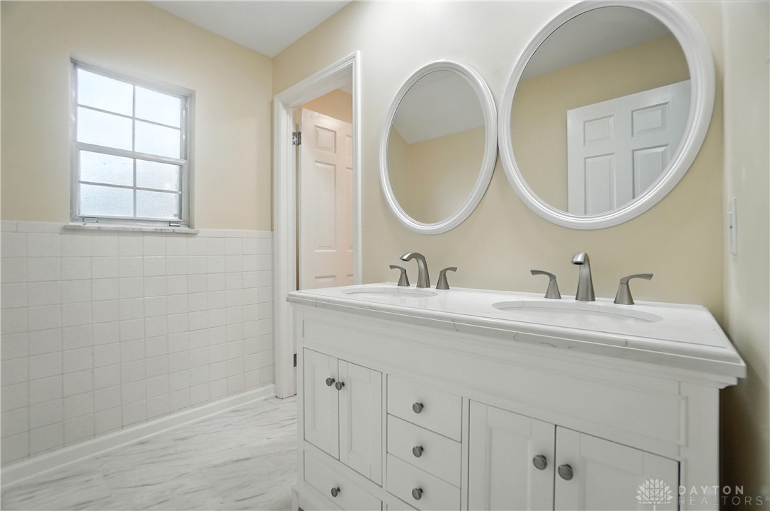 Kettering, Ohio, 45440, United States, 6 Bedrooms Bedrooms, ,3 BathroomsBathrooms,Residential,For Sale,1913800