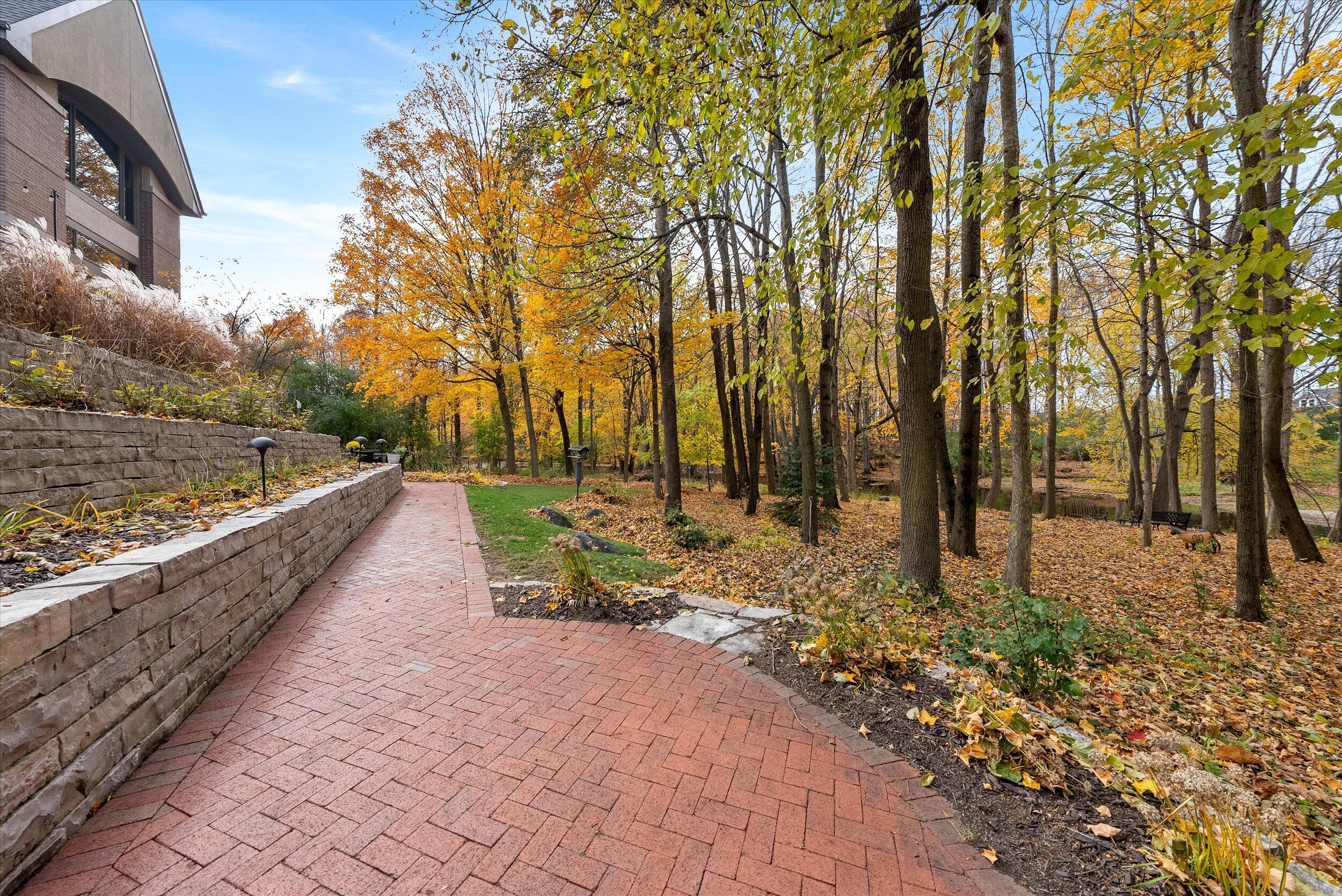 Grafton, Wisconsin, 53024, United States, 4 Bedrooms Bedrooms, ,6 BathroomsBathrooms,Residential,For Sale,1989565