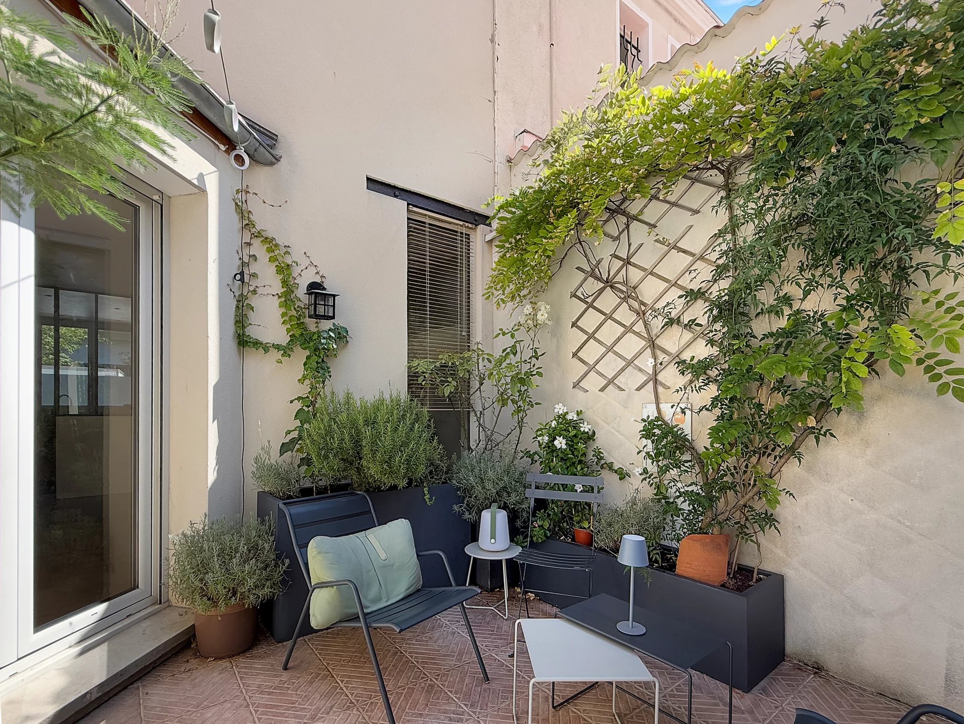 Suresnes, Île-de-France, 92150, FR, 4 Bedrooms Bedrooms, ,4 BathroomsBathrooms,Residential,For Sale,1934401