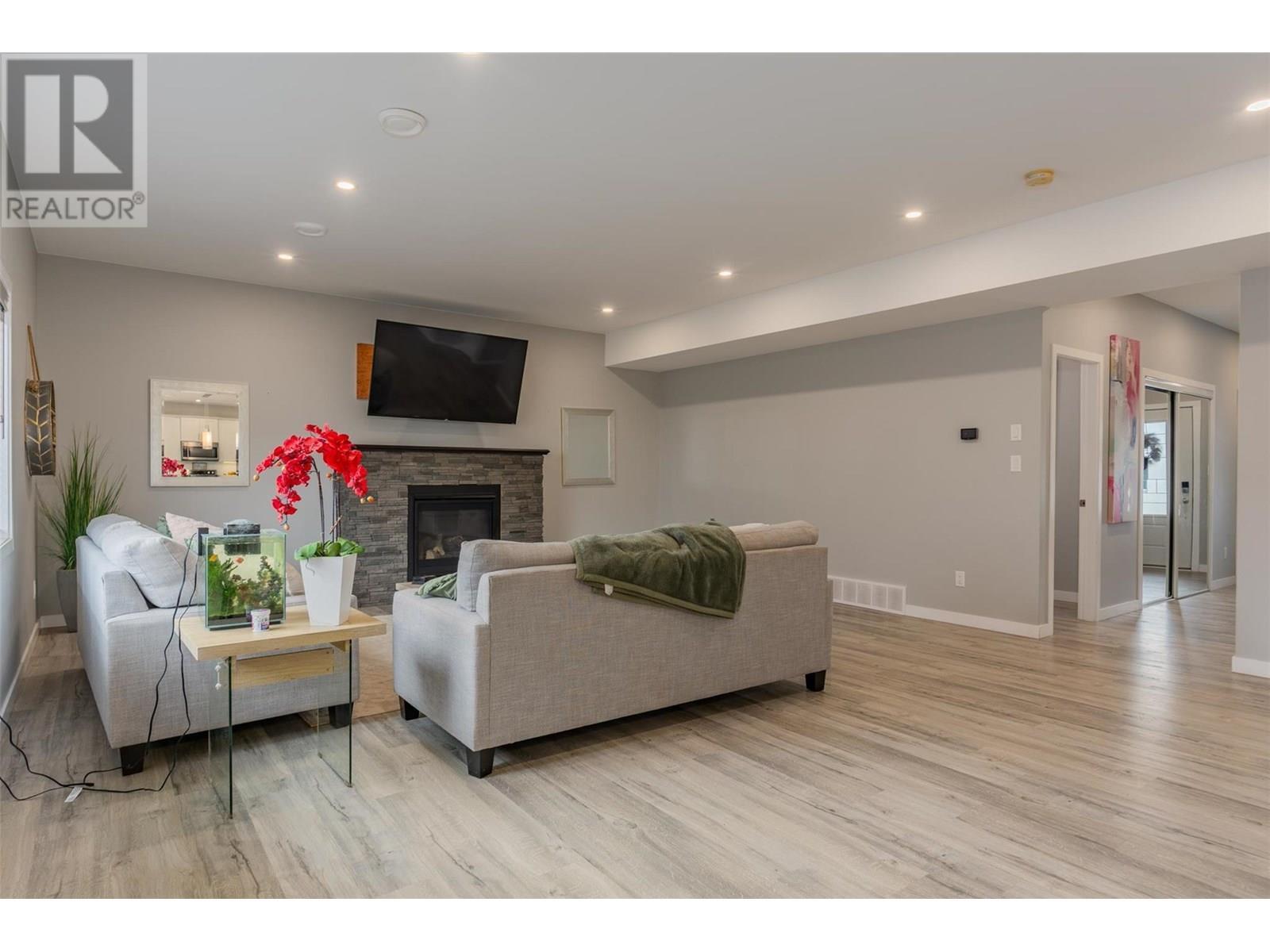 CASTLEGAR, British Columbia, V1N 4X9, CA, 5 Bedrooms Bedrooms, ,2 BathroomsBathrooms,Residential,For Sale,1913698