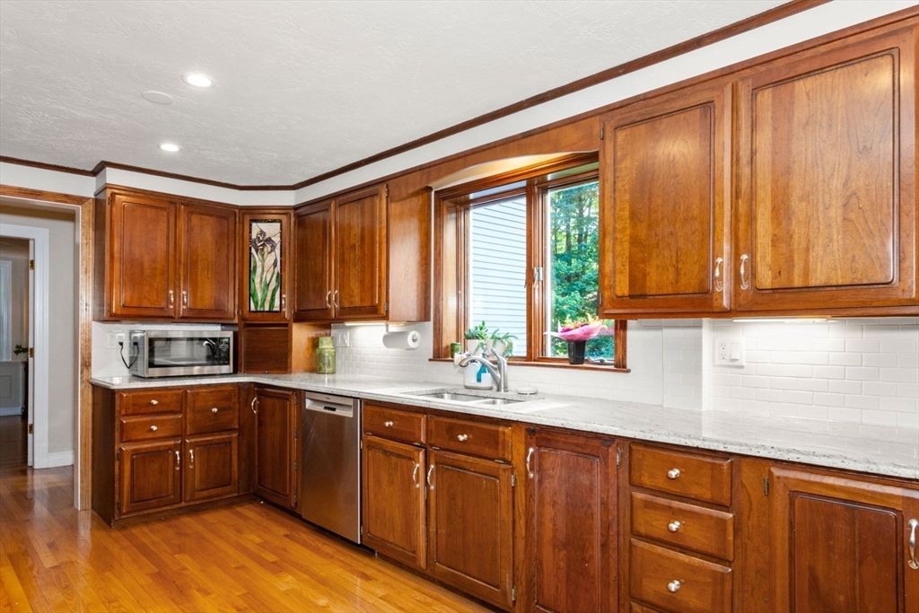 Holden, Massachusetts, 01520, United States, 4 Bedrooms Bedrooms, ,3 BathroomsBathrooms,Residential,For Sale,1948206