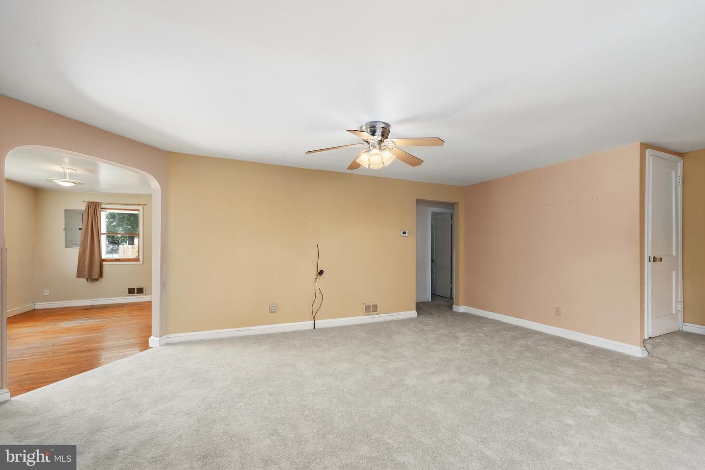 Falls Church, Virginia, 22042, United States, 5 Bedrooms Bedrooms, ,2 BathroomsBathrooms,Residential,For Sale,1932563