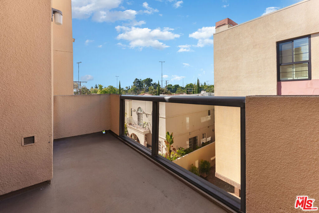 Beverly Hills, California, 90211, United States, 2 Bedrooms Bedrooms, ,2 BathroomsBathrooms,Residential,For Sale,1980744