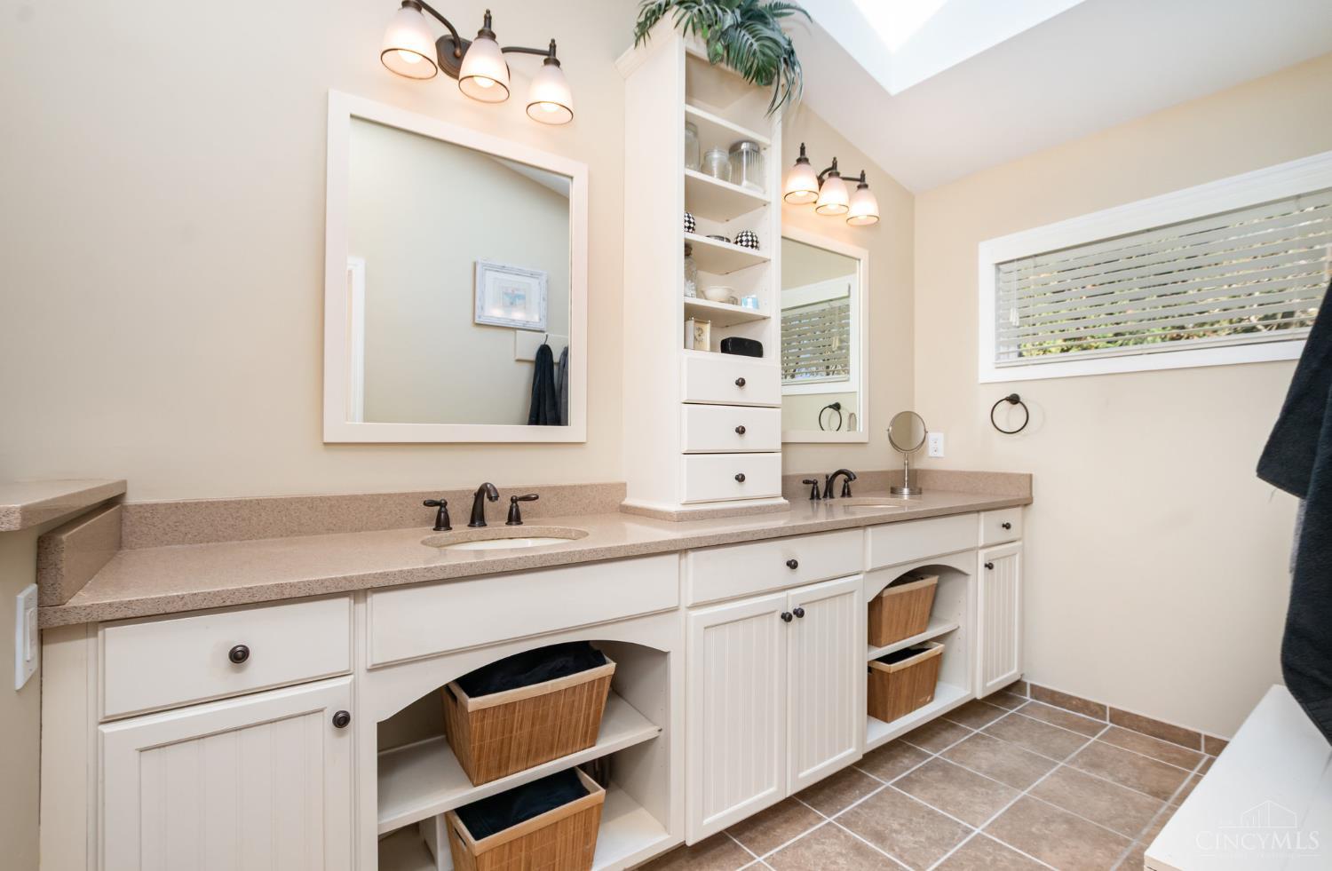 Blue Ash, Ohio, 45241, United States, 3 Bedrooms Bedrooms, ,3 BathroomsBathrooms,Residential,For Sale,2003391