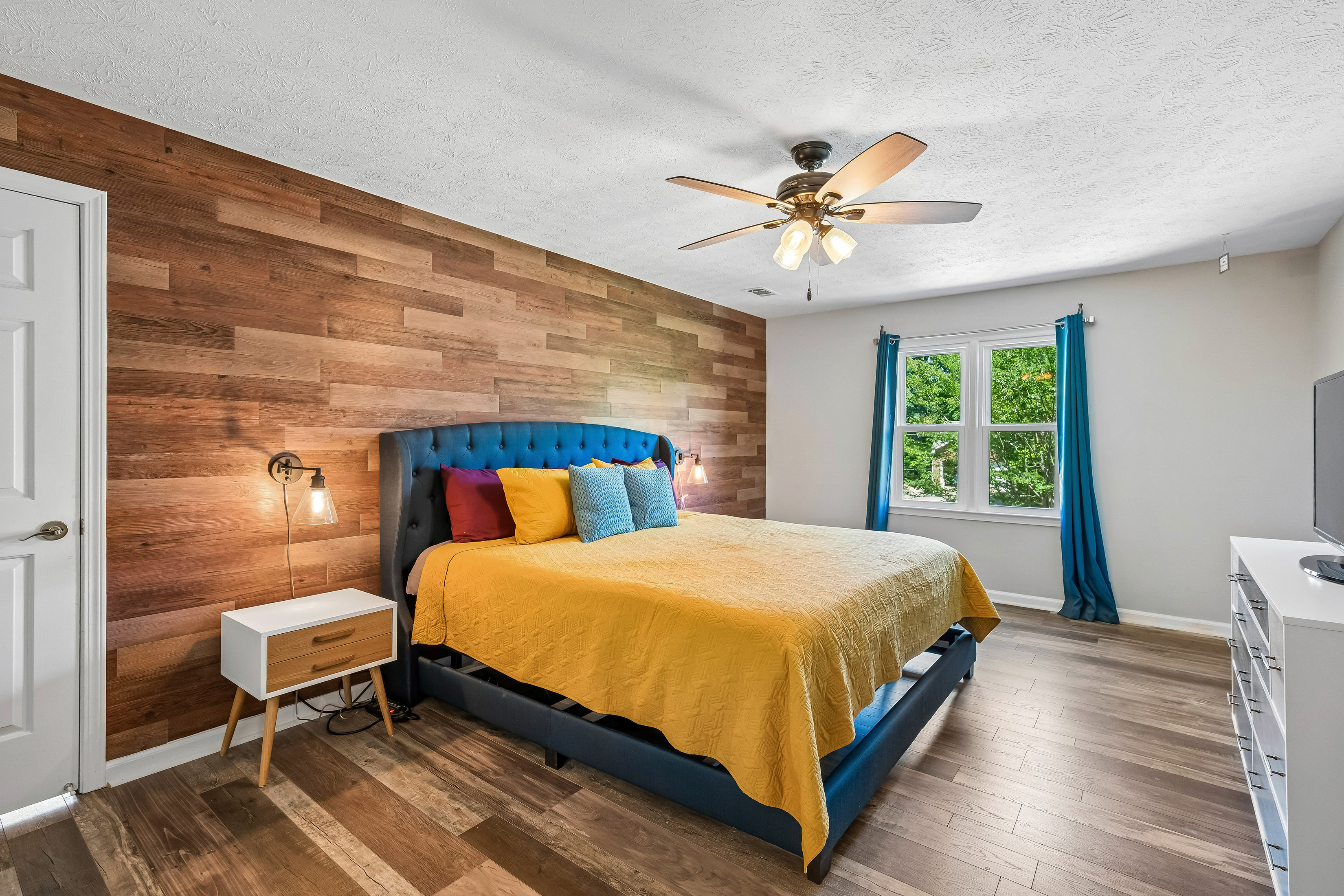  Charming Tudor-style Home Nestled in the Heart of Embry Hills - 物件實景
