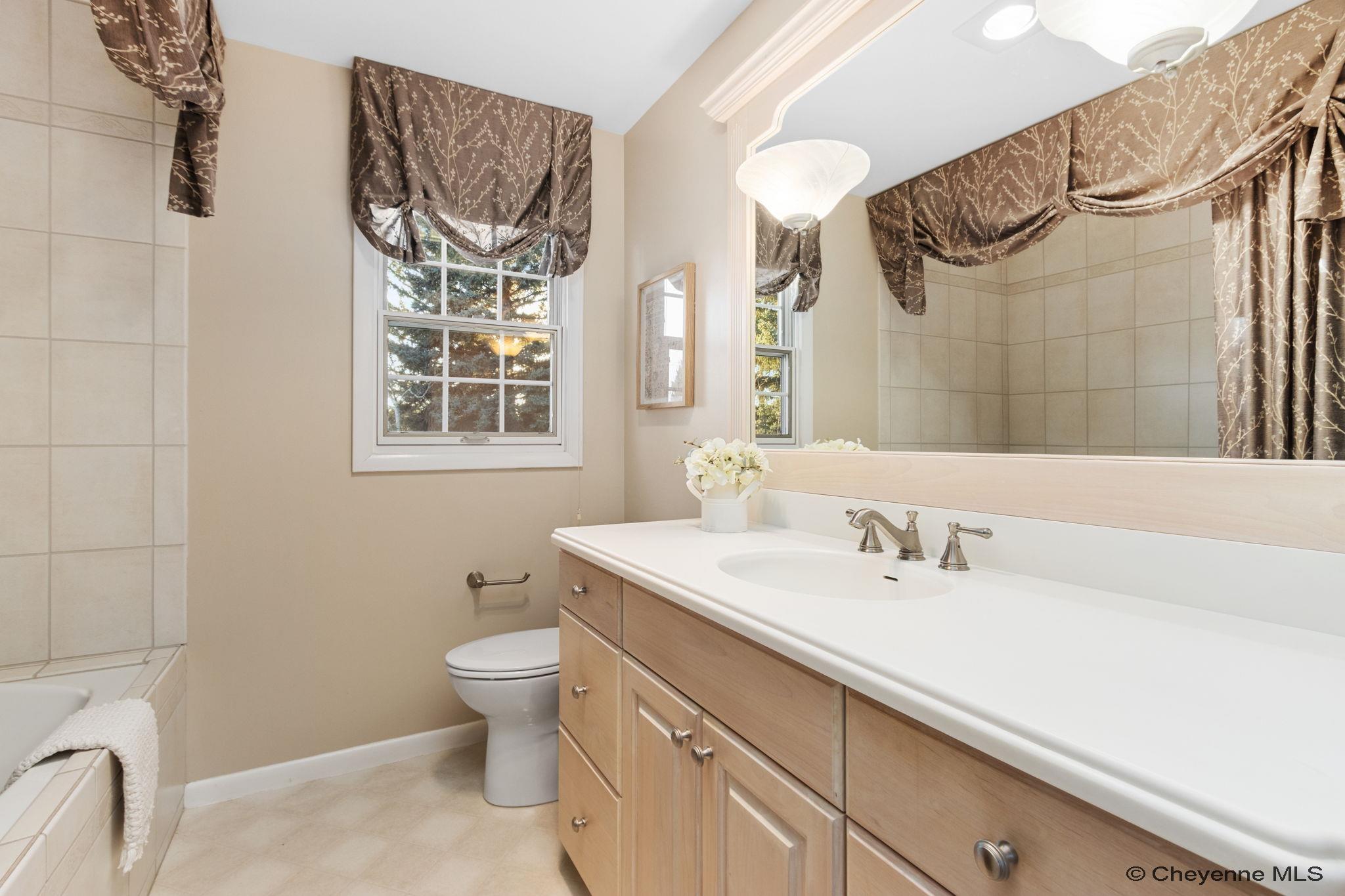 Cheyenne, Wyoming, 82001, United States, 5 Bedrooms Bedrooms, ,4 BathroomsBathrooms,Residential,For Sale,1992954