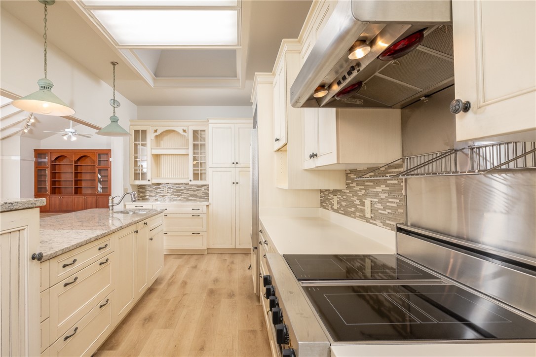 Fayetteville, Arkansas, 72703, United States, 3 Bedrooms Bedrooms, ,3 BathroomsBathrooms,Residential,For Sale,1989133