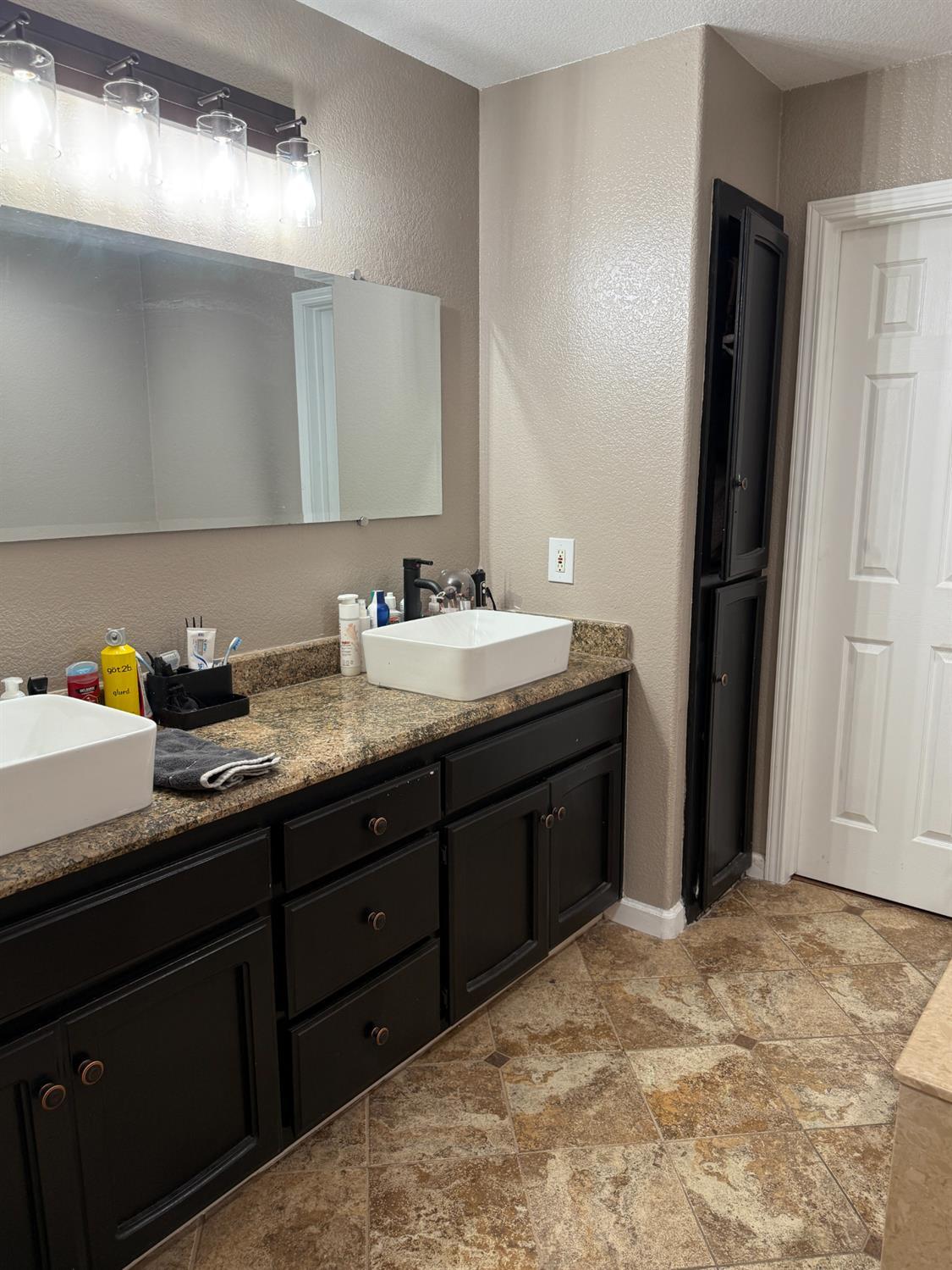 Los Banos, California, 93635, United States, 4 Bedrooms Bedrooms, ,3 BathroomsBathrooms,Residential,For Sale,1921420